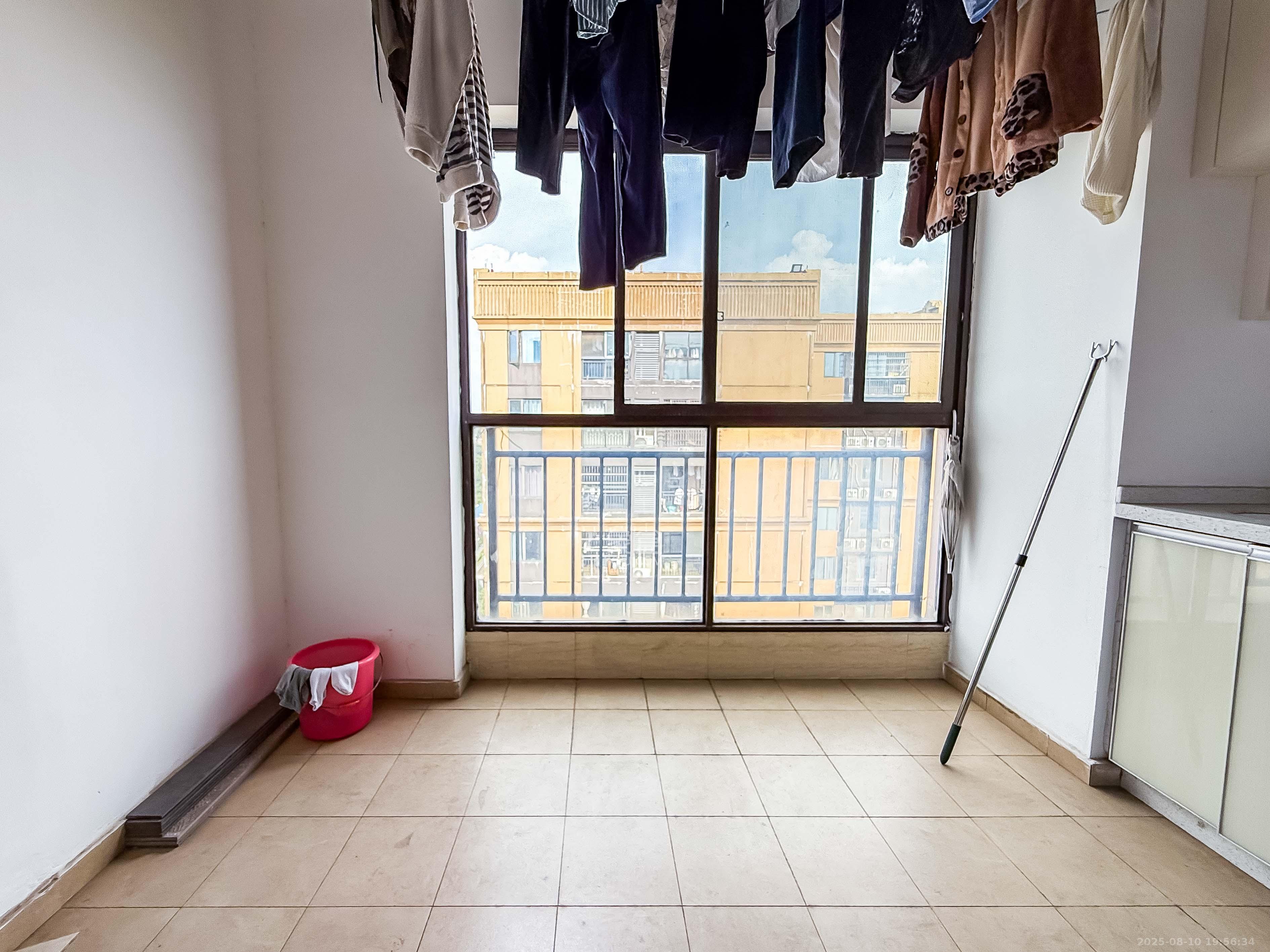 麓谷小镇  3室2厅1卫    58.5万 麓谷小镇  3室2厅1卫    58.5万阳台