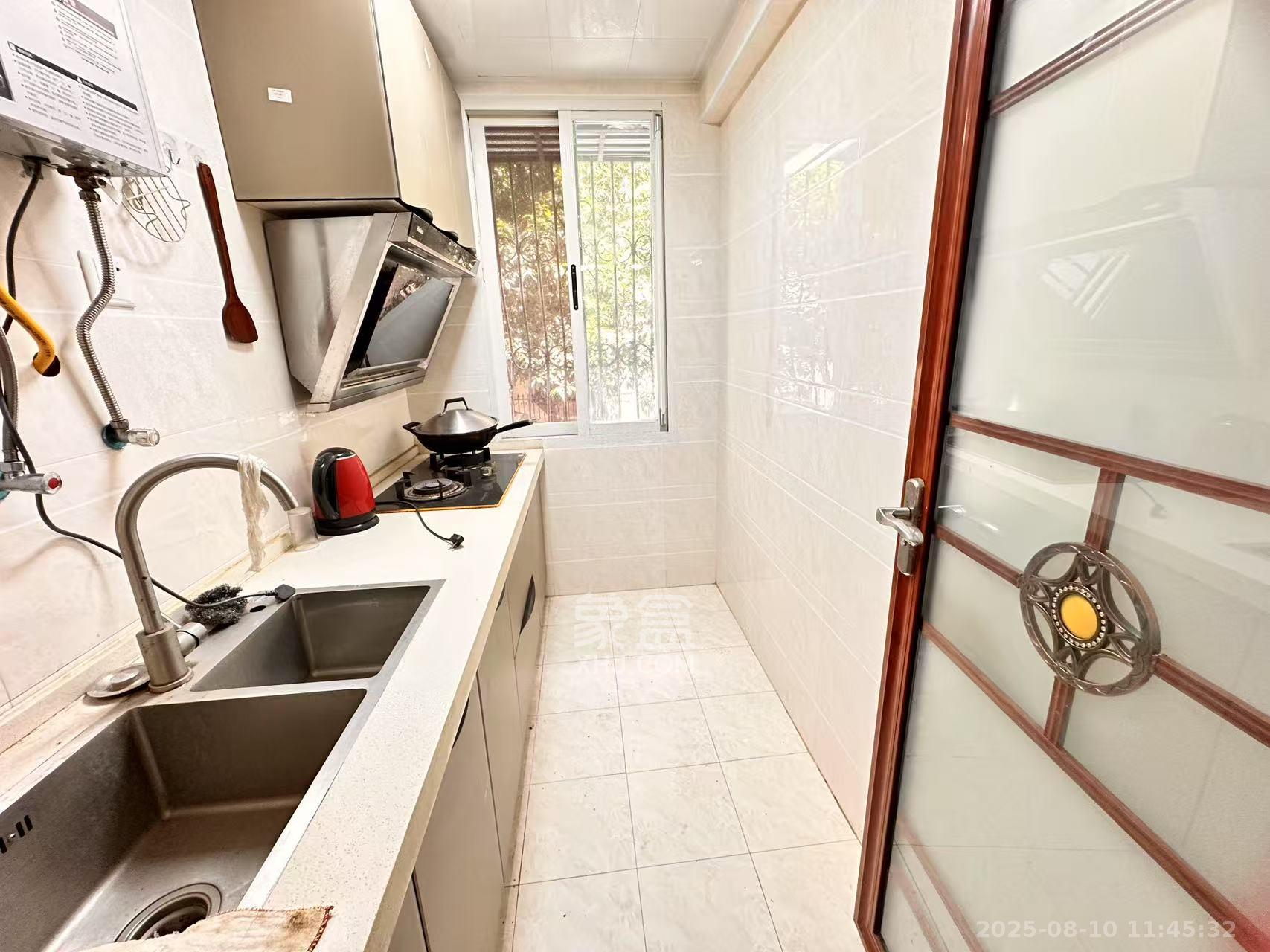 省建苑小区  3室2厅1卫    3300.0元/月 省建苑小区  3室2厅1卫    3300.0元/月室内图