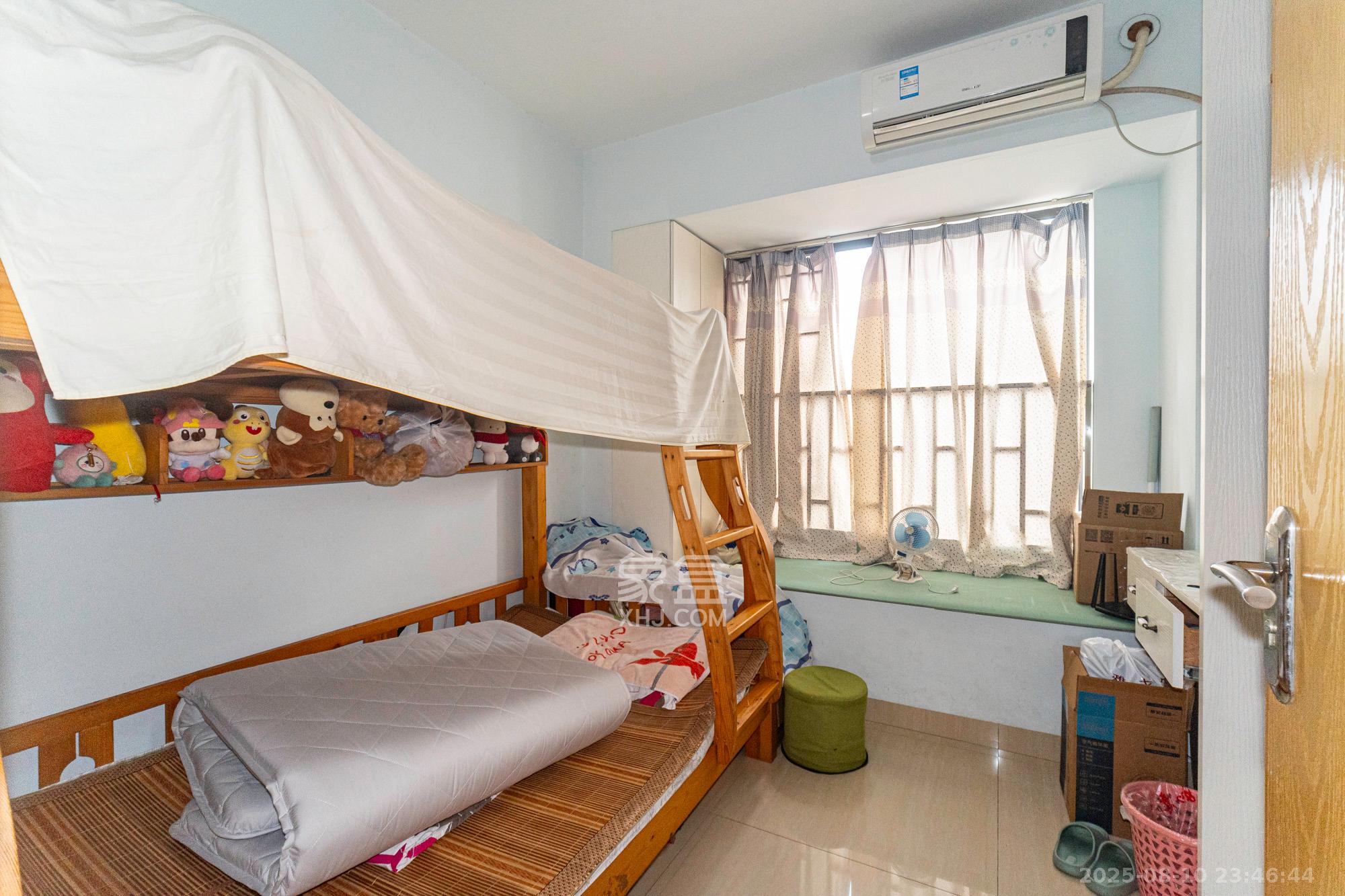 华润凤凰城二期 3室2厅1卫 69.8万 华润凤凰城二期 3室2厅1卫 69.8万卧室