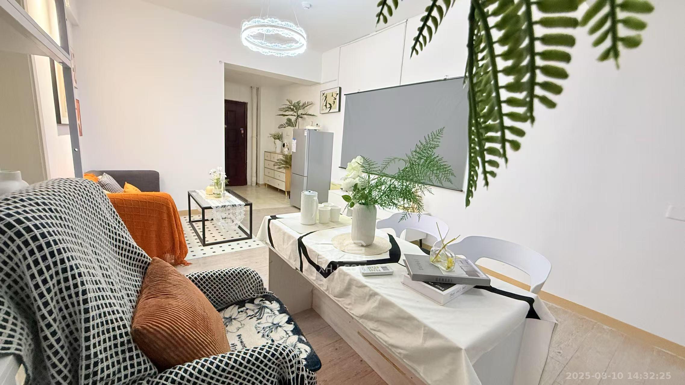 阳光锦城  1室2厅1卫    2780.0元/月室内图