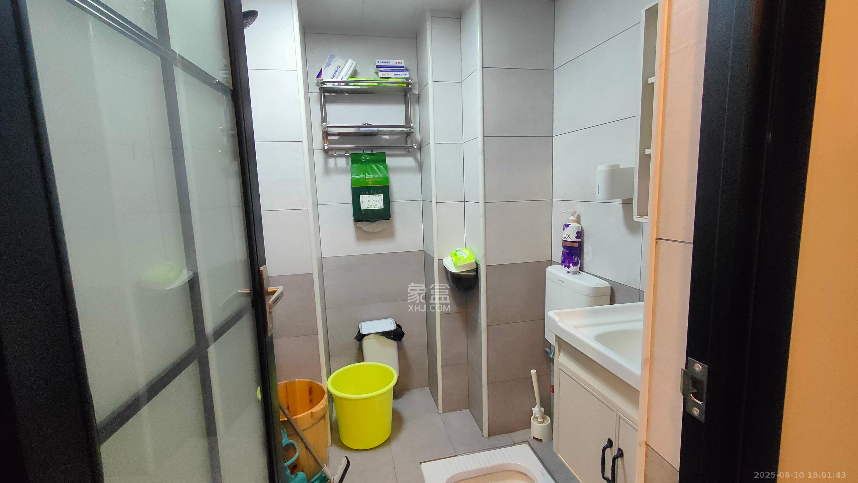 国泰九龙湾  1室1厅1卫    1500.0元/月 国泰九龙湾  1室1厅1卫    1500.0元/月室内图