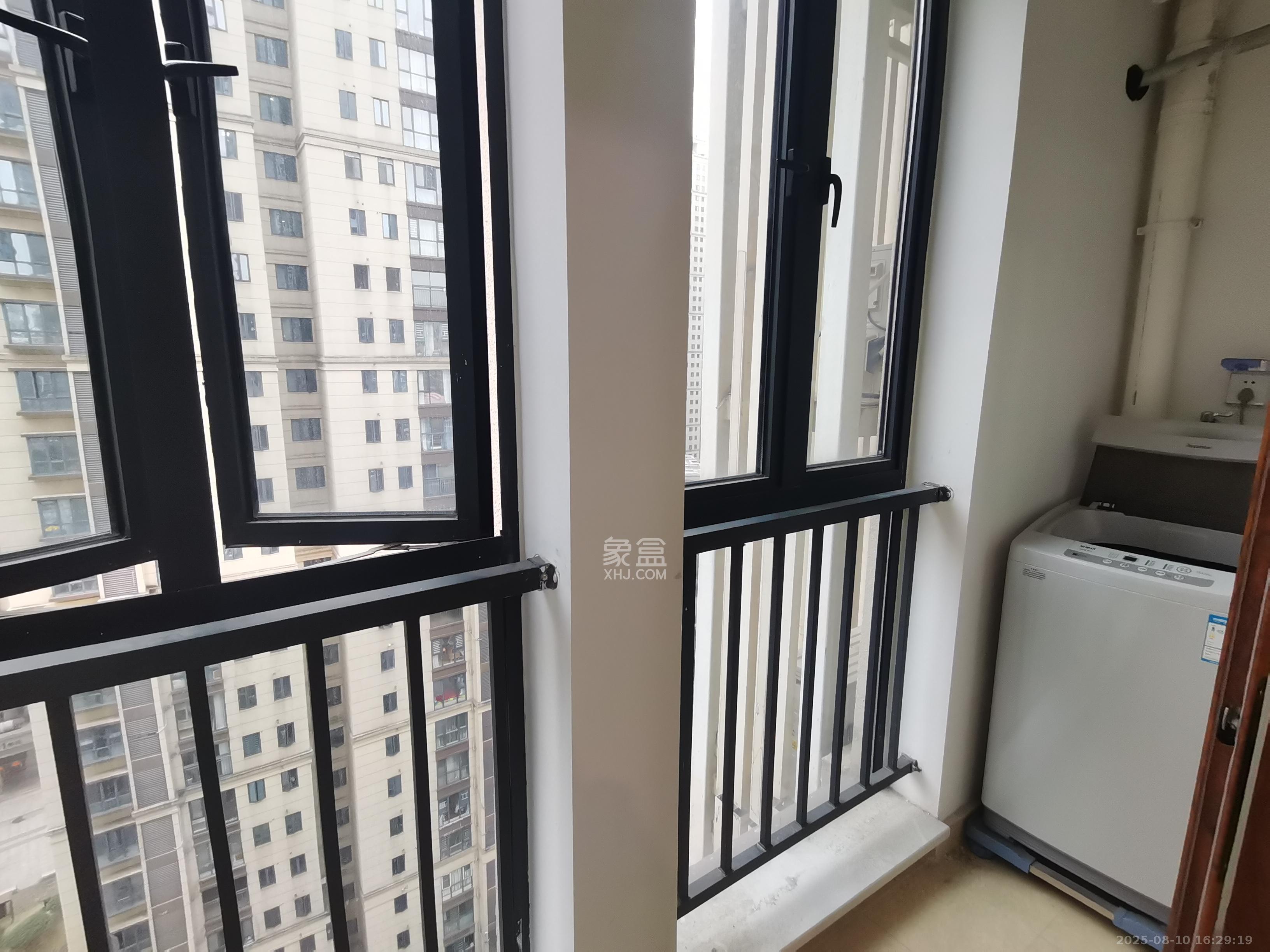 荣泰广场 1室1厅1卫 1200.0元/月 荣泰广场 1室1厅1卫 1200.0元/月室内图