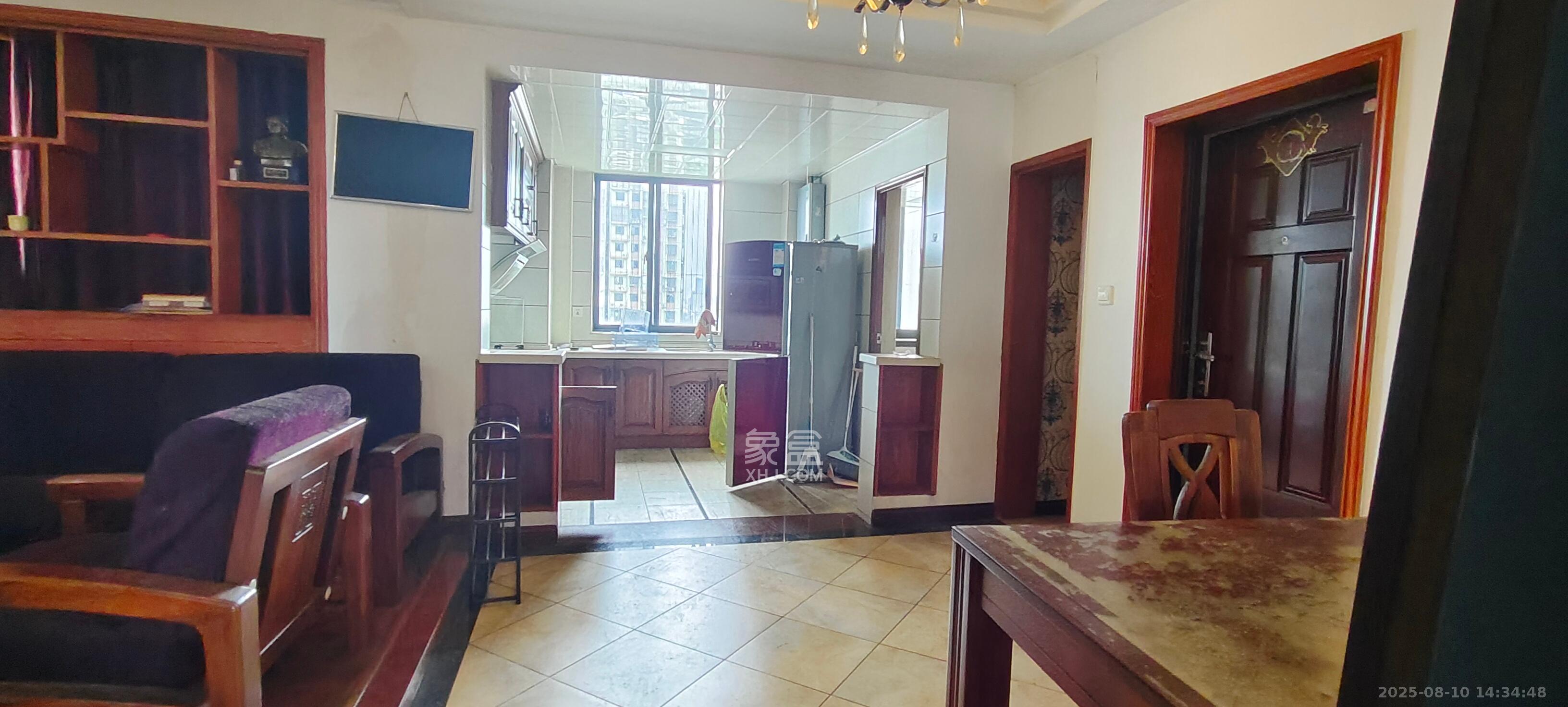 尊邸华庭 3室2厅2卫 2000.0元/月 尊邸华庭 3室2厅2卫 2000.0元/月室内图