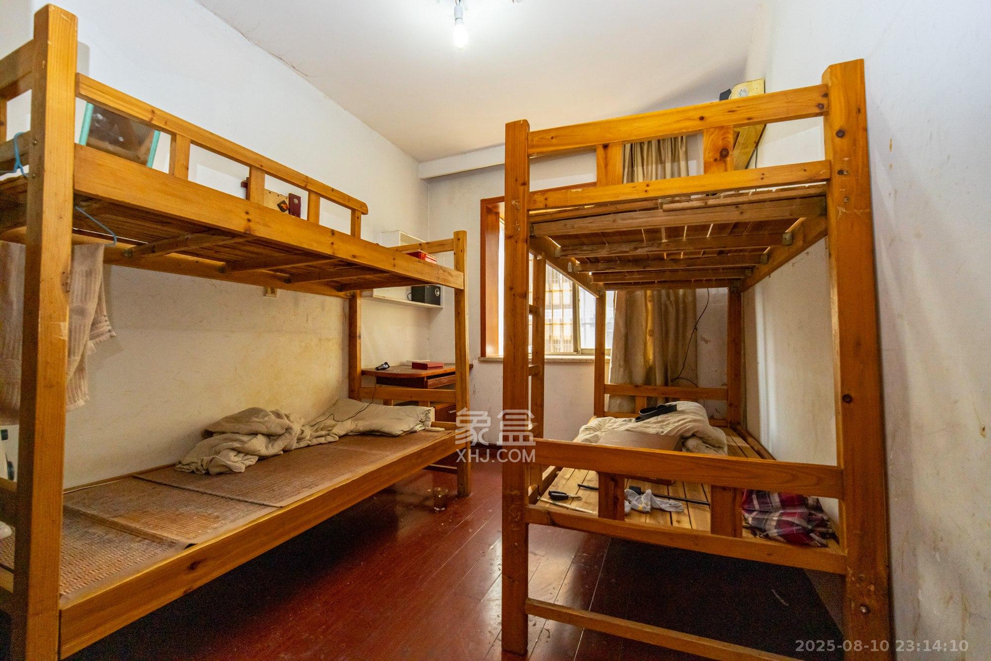 湘绣城  2室2厅1卫    36.8万 湘绣城  2室2厅1卫    36.8万卧室