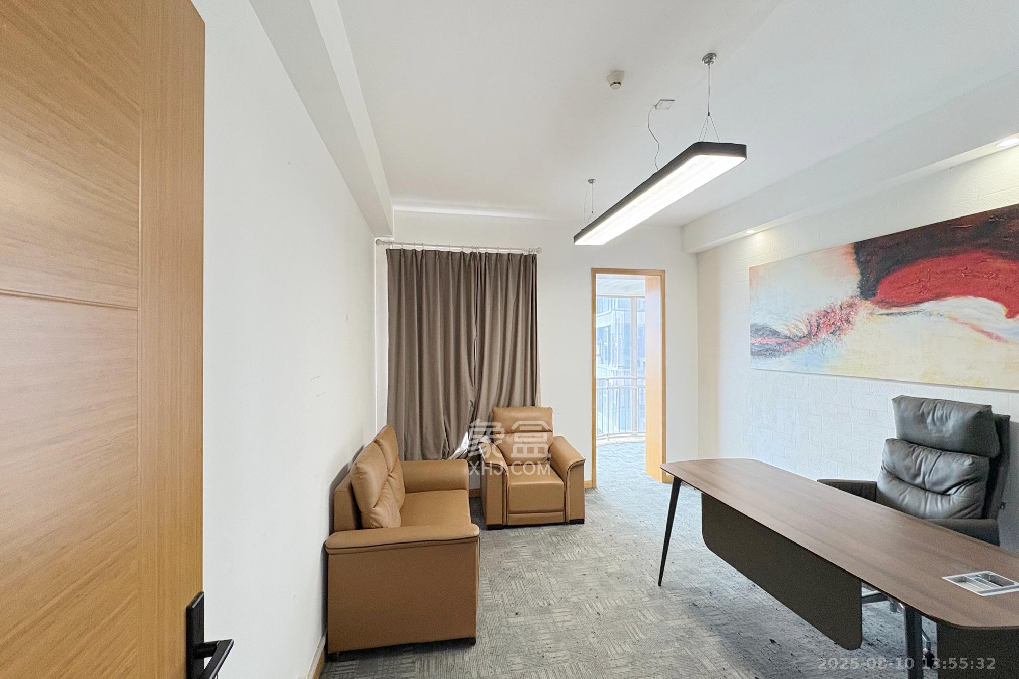 潮宗御苑  4室2厅2卫    8000.0元/月室内图