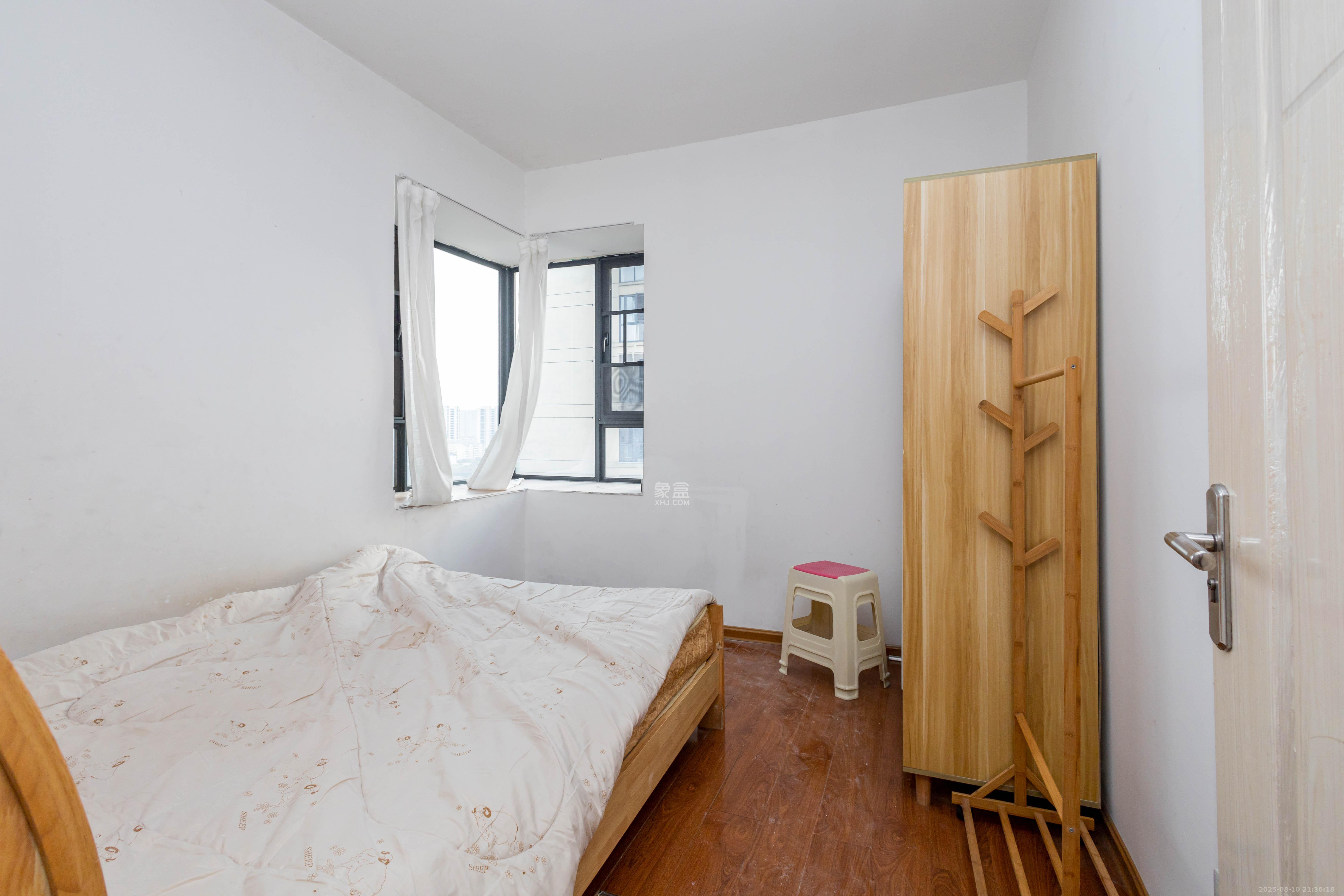 爵世名邸东湖(东湖壹号企业总部基地)  2室2厅1卫    49.99万 爵世名邸东湖(东湖壹号企业总部基地)  2室2厅1卫    49.99万卧室