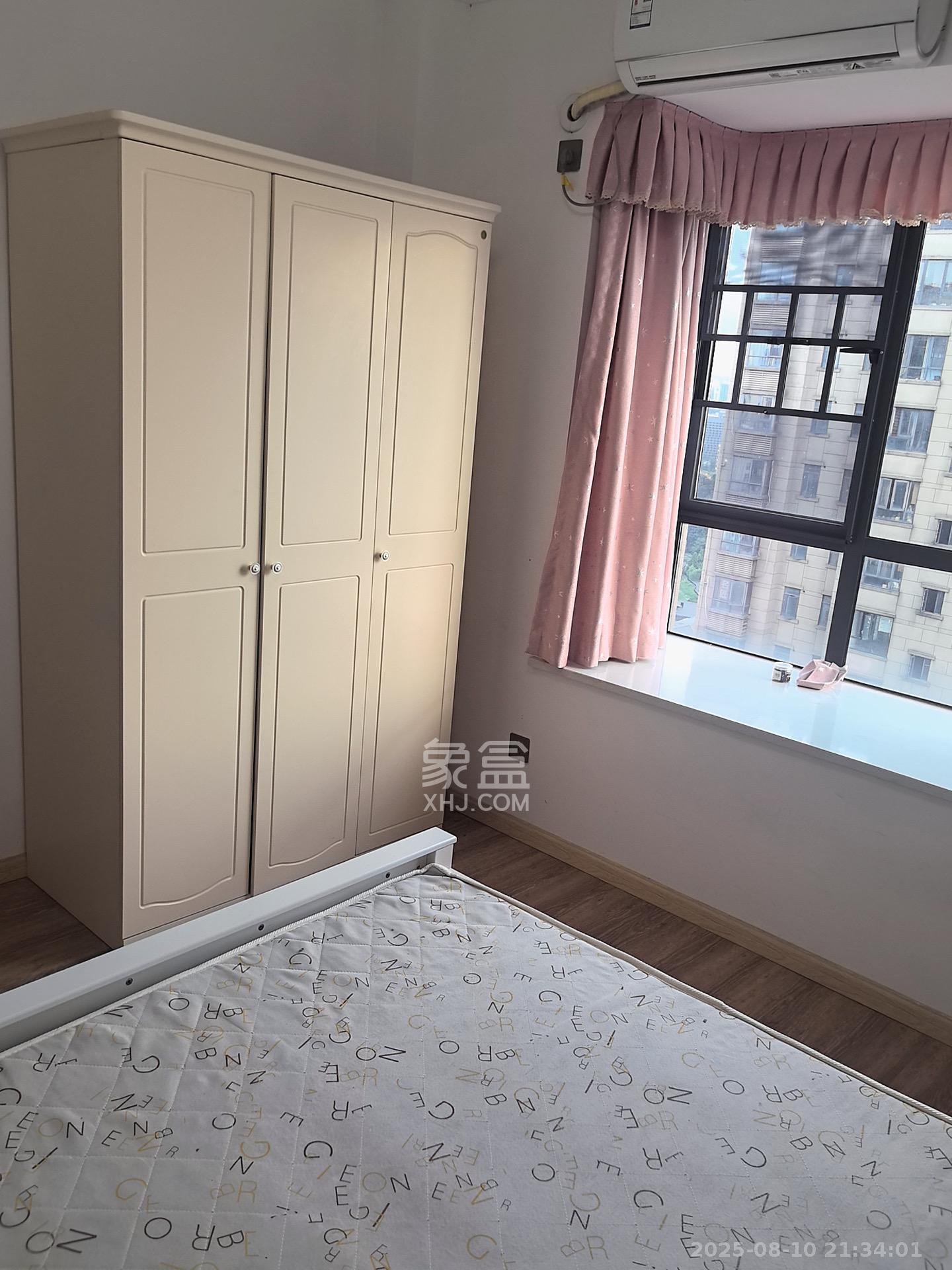 金鹰玖珑山 4室2厅2卫 2900.0元/月 金鹰玖珑山 4室2厅2卫 2900.0元/月室内图