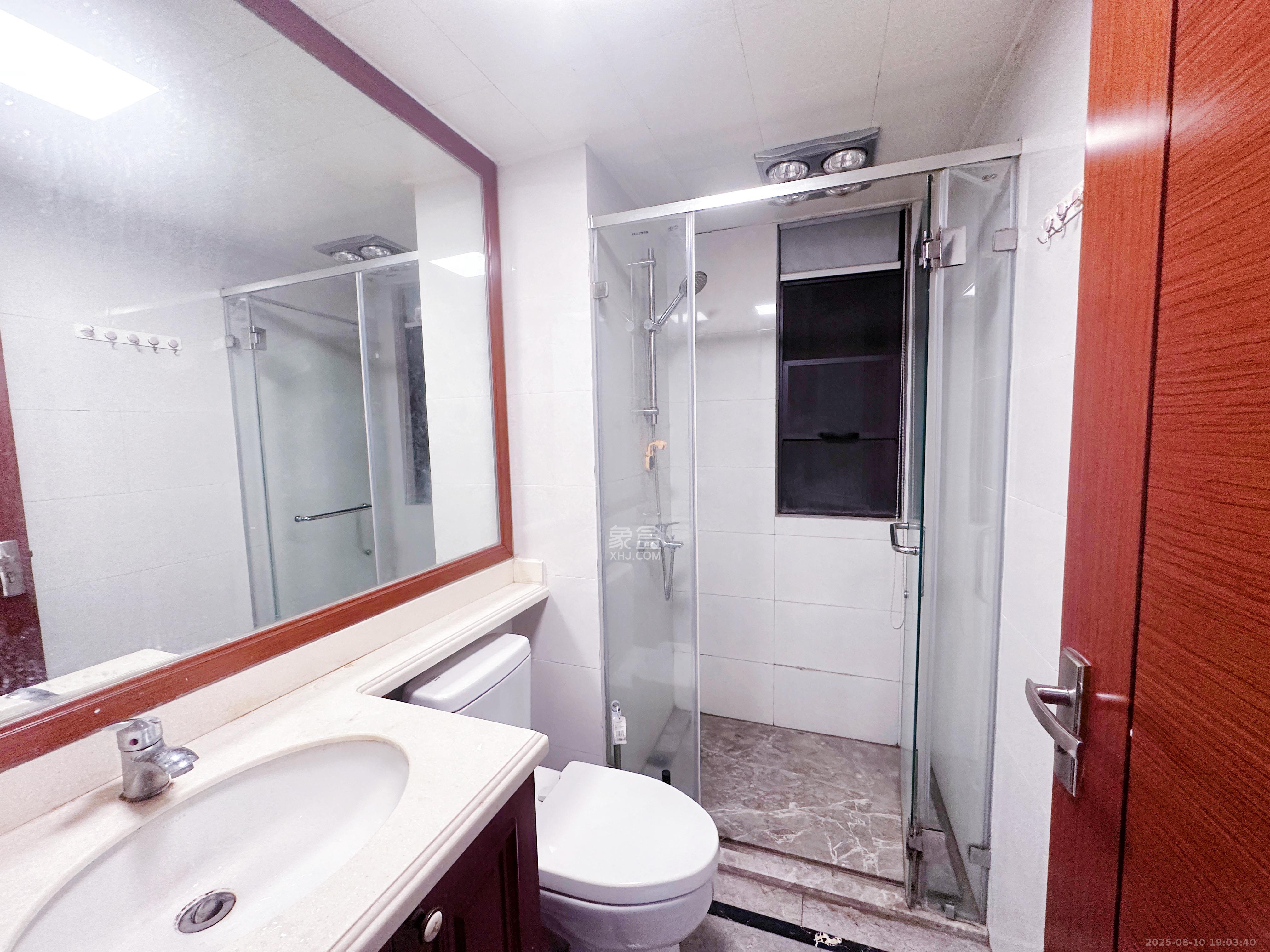 中海国际五期 3室2厅2卫 2300.0元/月 中海国际五期 3室2厅2卫 2300.0元/月室内图