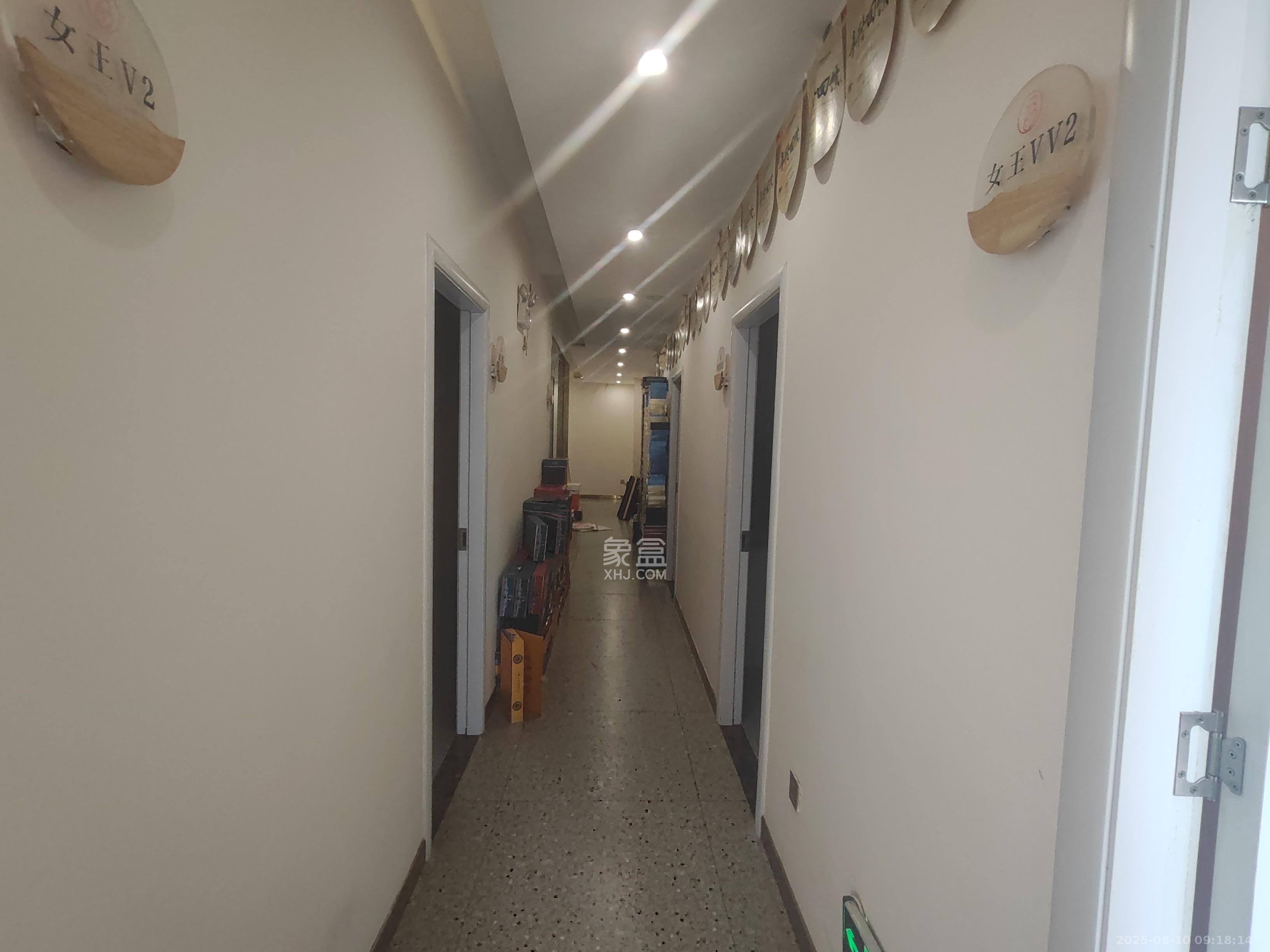 华润凤凰城三期   302.0㎡      18000.0元/月室内图