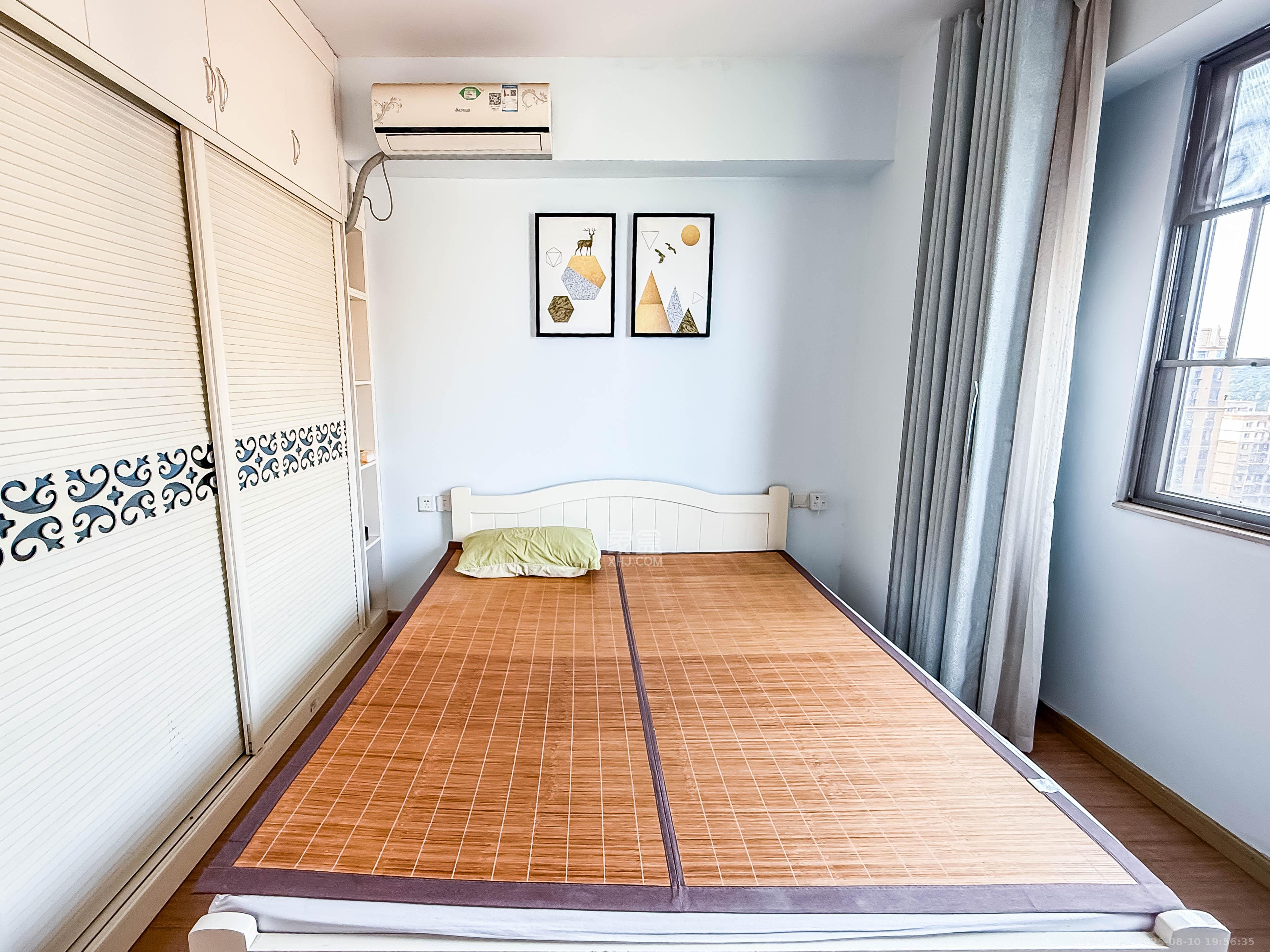 麓谷小镇  3室2厅1卫    58.5万 麓谷小镇  3室2厅1卫    58.5万卧室