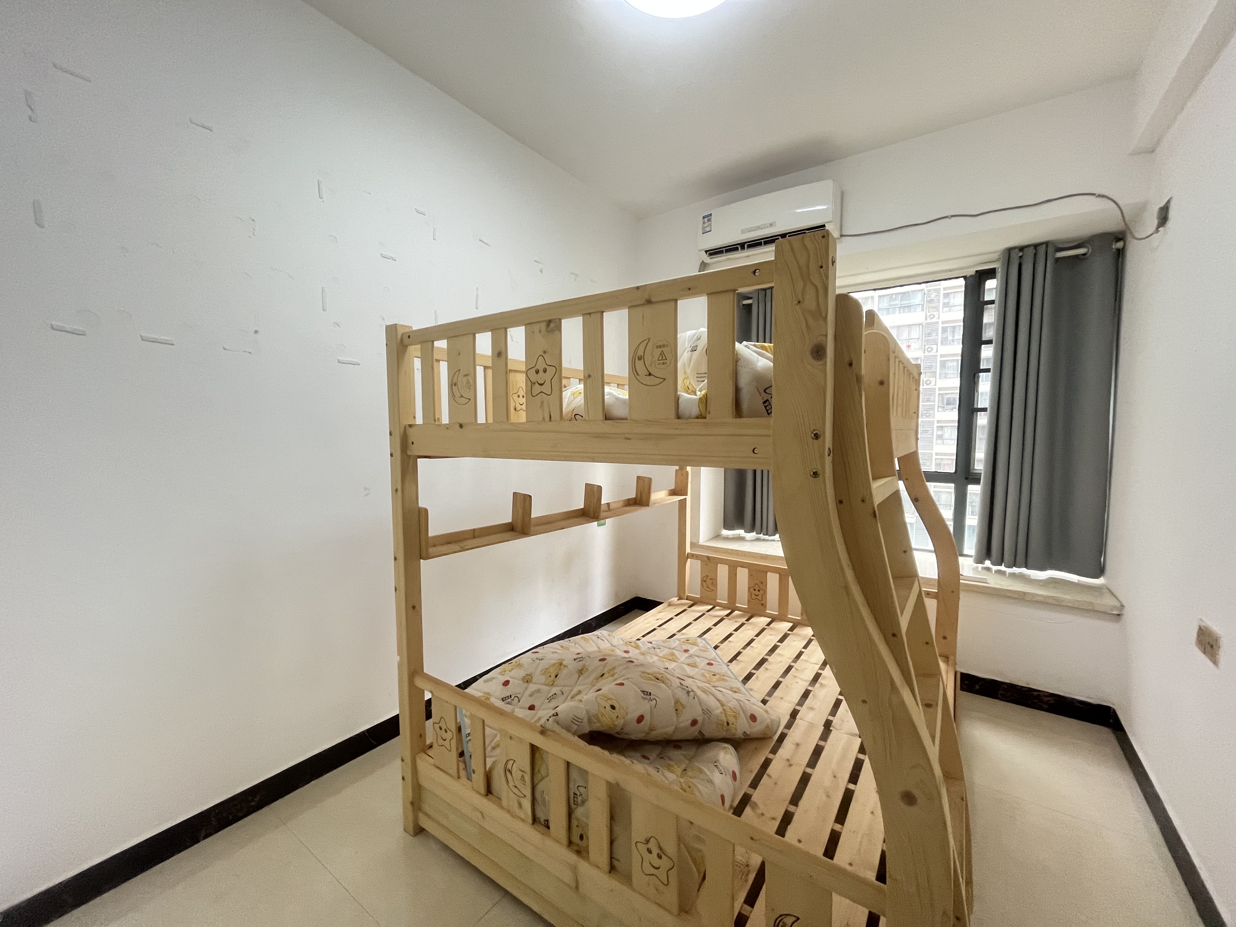 珠江愉景新城  3室2厅1卫   1700.00元/月室内图