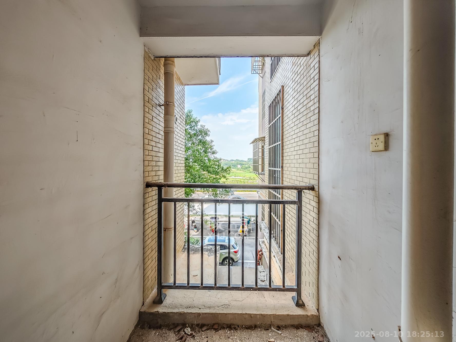 金富北城  2室2厅1卫    35.5万 金富北城  2室2厅1卫    35.5万阳台