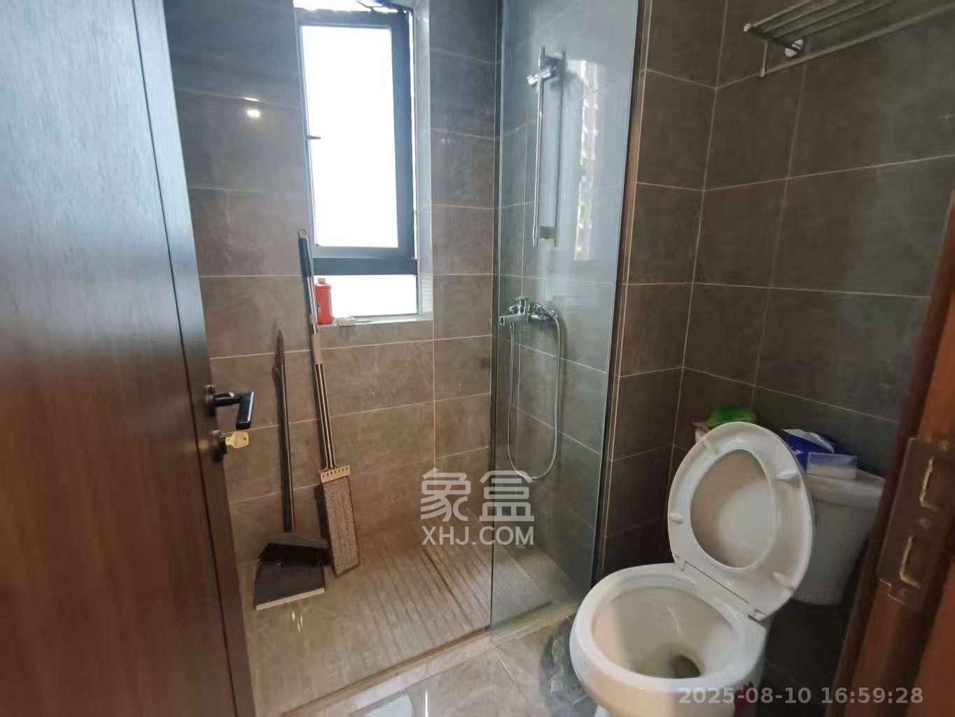 卓越中寰  4室2厅2卫   4600.00元/月室内图