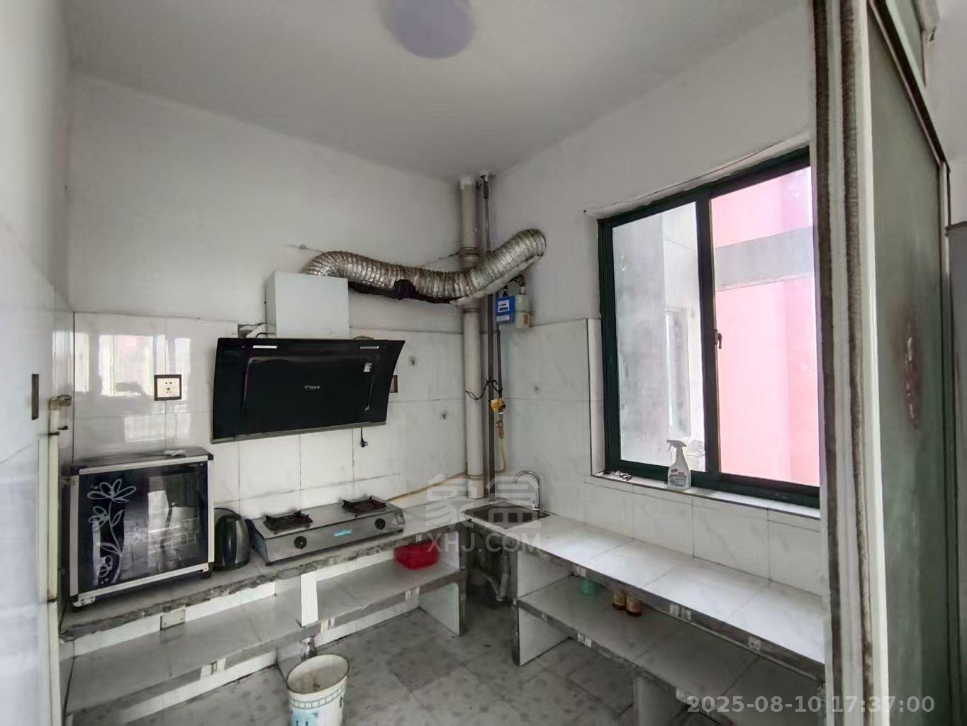 佳信小区  3室2厅1卫    800.0元/月 佳信小区  3室2厅1卫    800.0元/月室内图