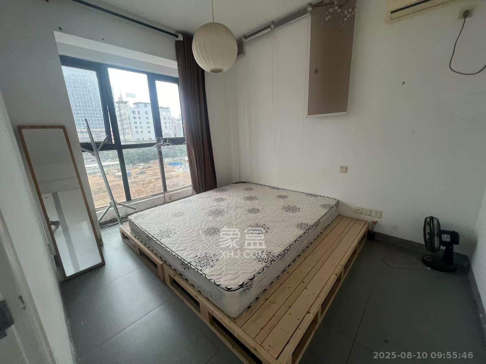 中天广场  1室1厅1卫    2400.0元/月 中天广场  1室1厅1卫    2400.0元/月室内图