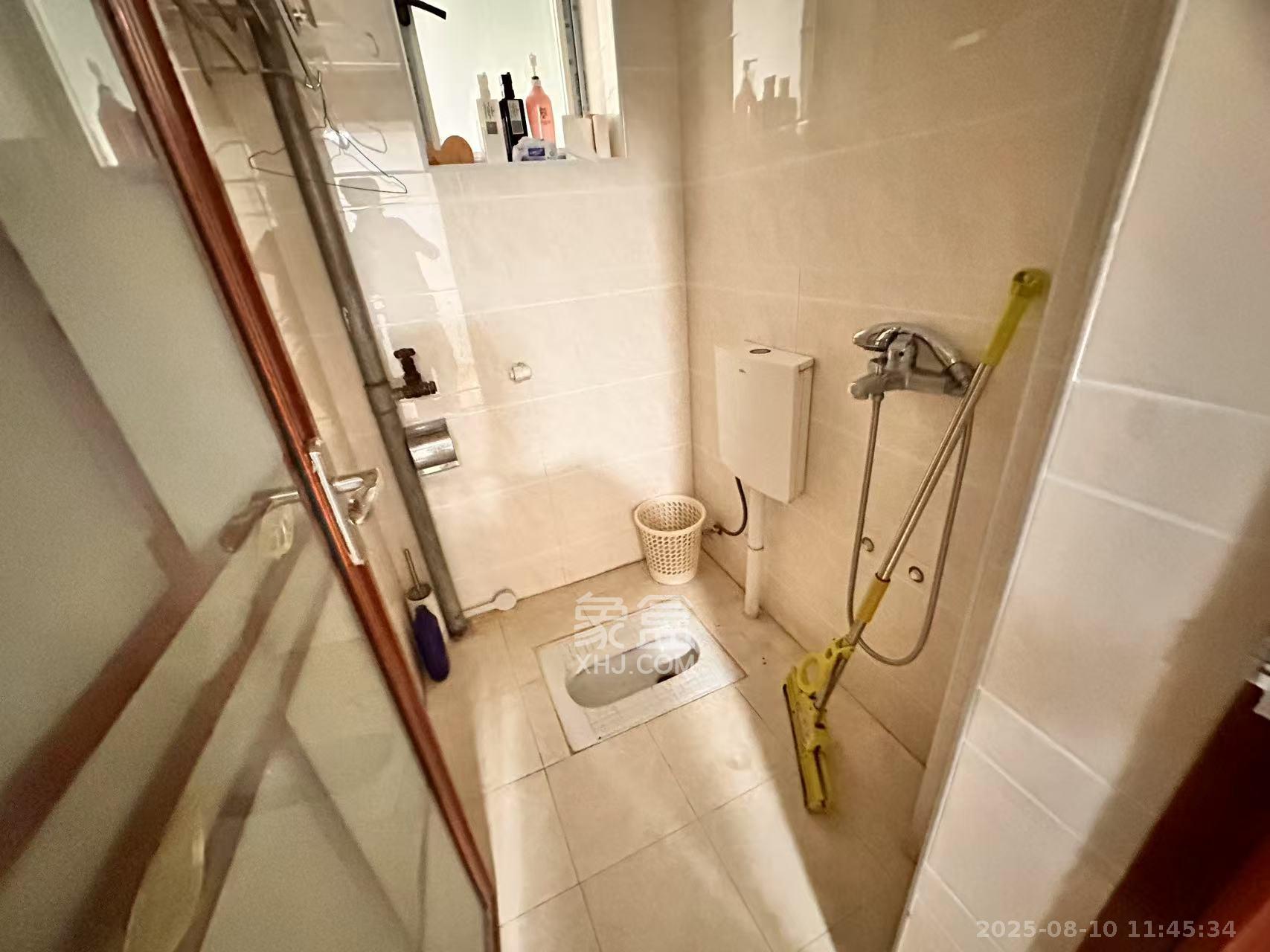 省建苑小区  3室2厅1卫    3300.0元/月 省建苑小区  3室2厅1卫    3300.0元/月室内图