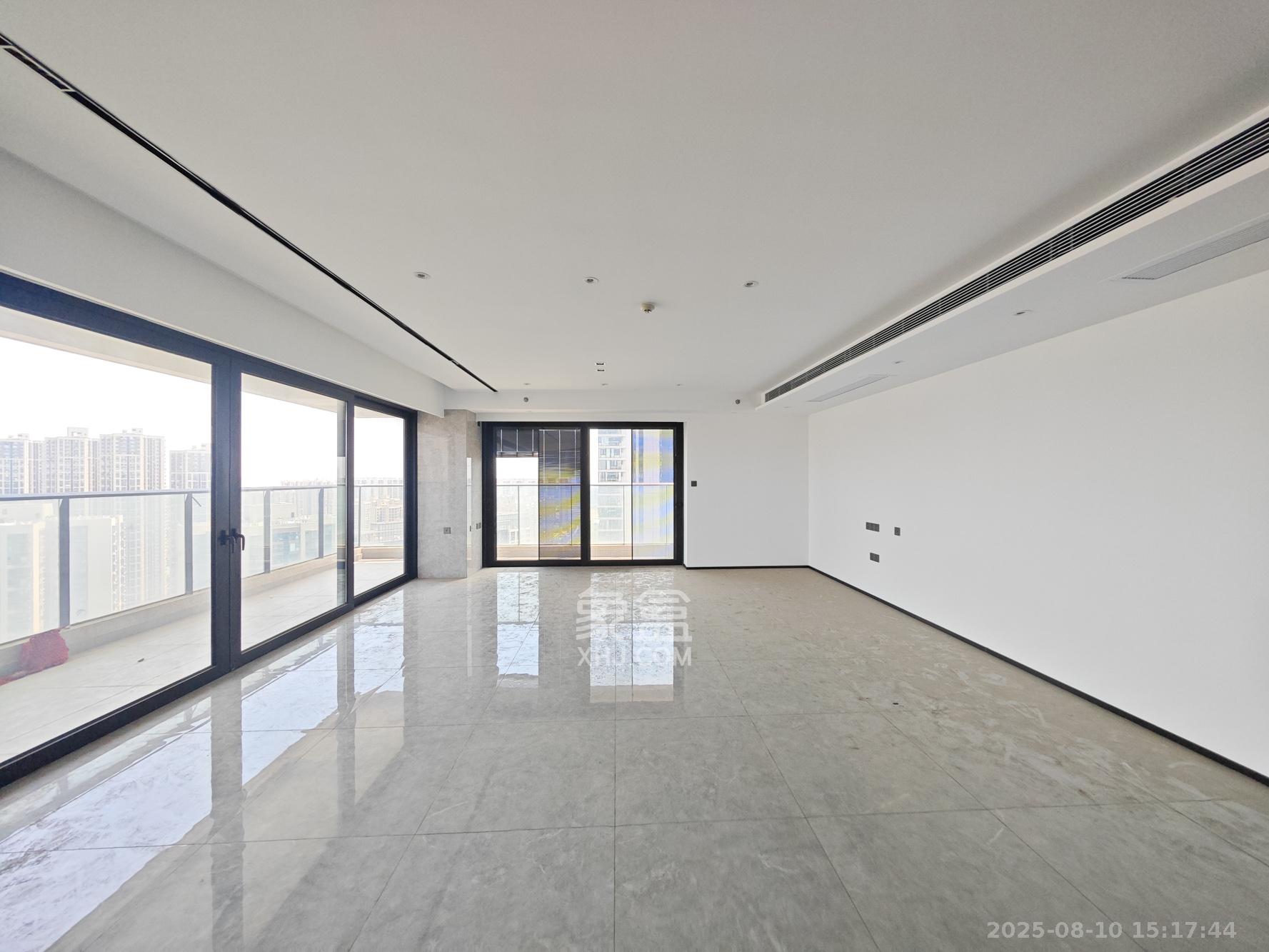 万科魅力之城  4室2厅3卫    267.88万 万科魅力之城  4室2厅3卫    267.88万客厅