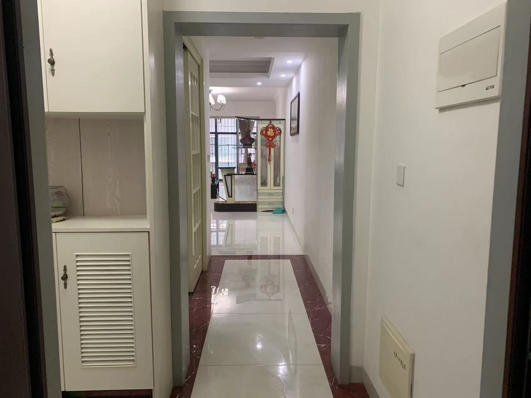 紫御华府  3室2厅2卫   1900.00元/月室内图