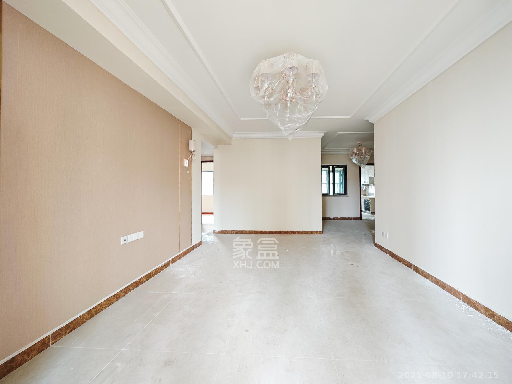 恒大御景天下城二期 3室2厅2卫 97.0万 恒大御景天下城二期 3室2厅2卫 97.0万客厅