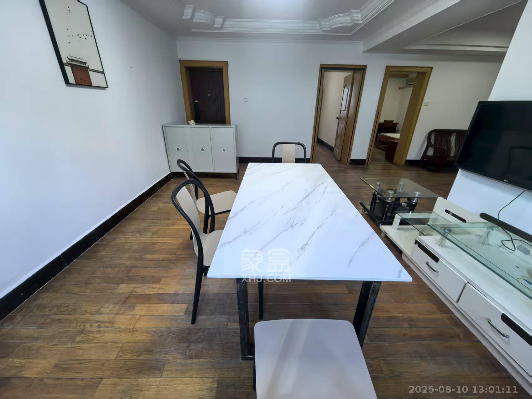 临江花园  4室2厅1卫    4300.0元/月室内图