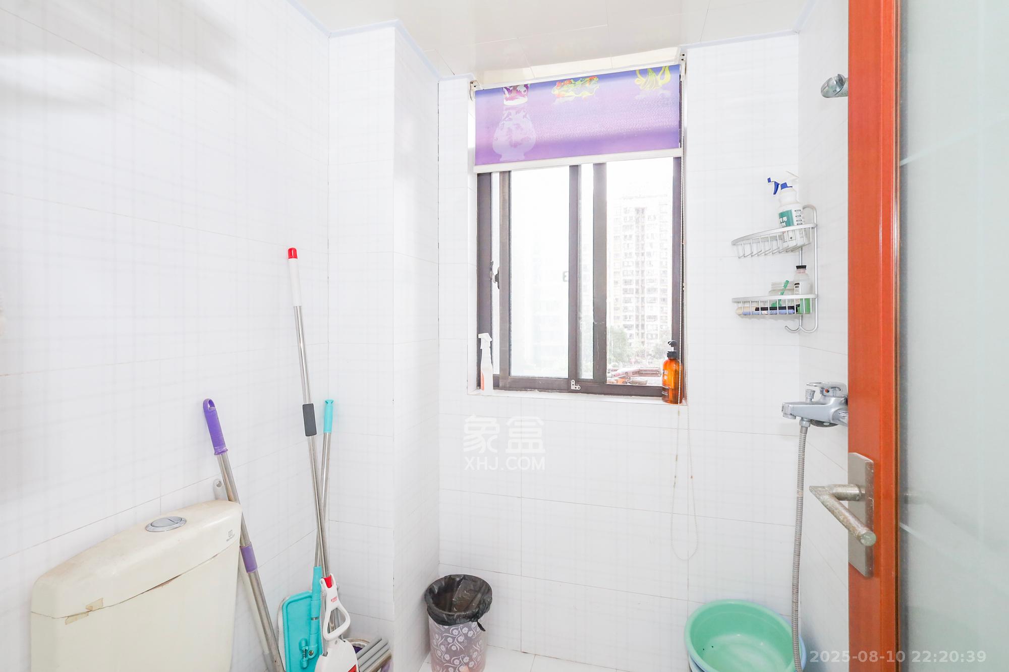 阳光丽城一期 4室2厅2卫 148.0万 阳光丽城一期 4室2厅2卫 148.0万卫生间