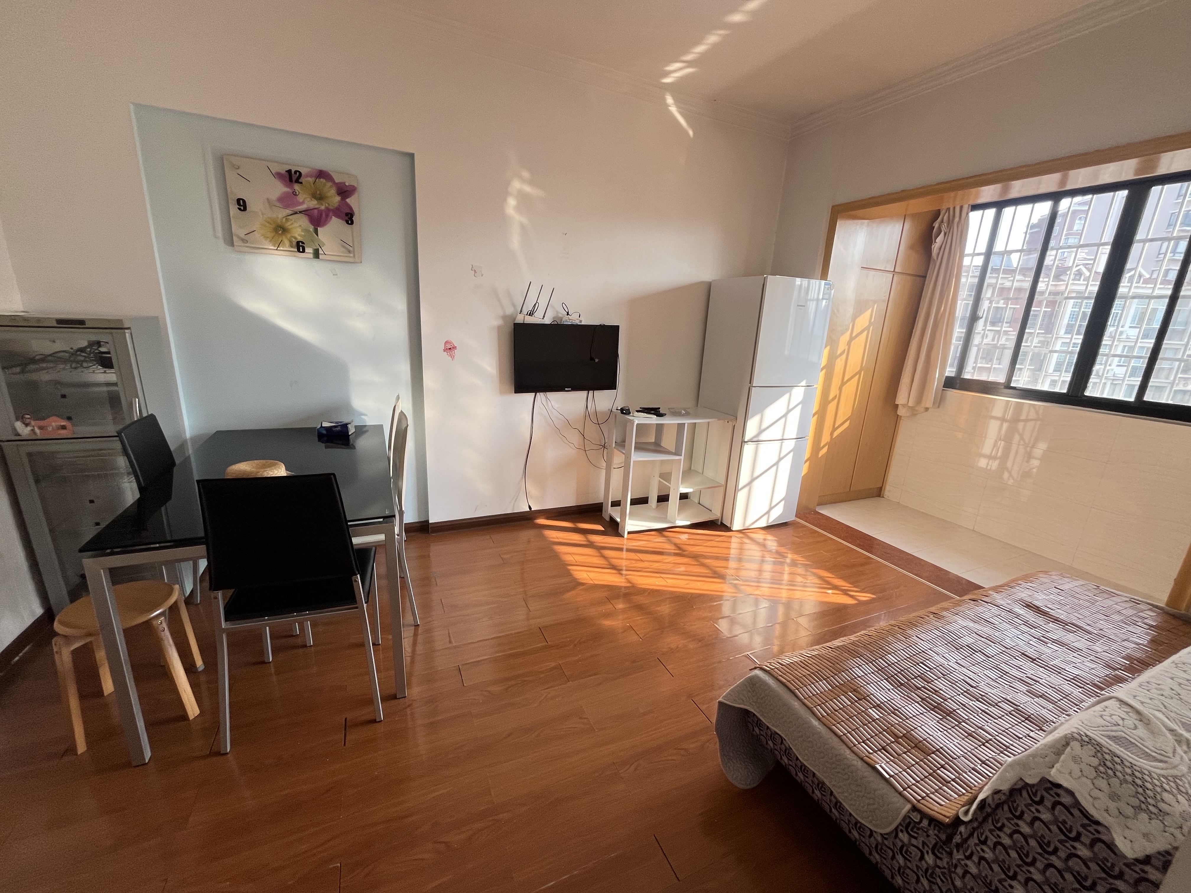 上城世家 2室2厅1卫 1280.0元/月 上城世家 2室2厅1卫 1280.0元/月室内图