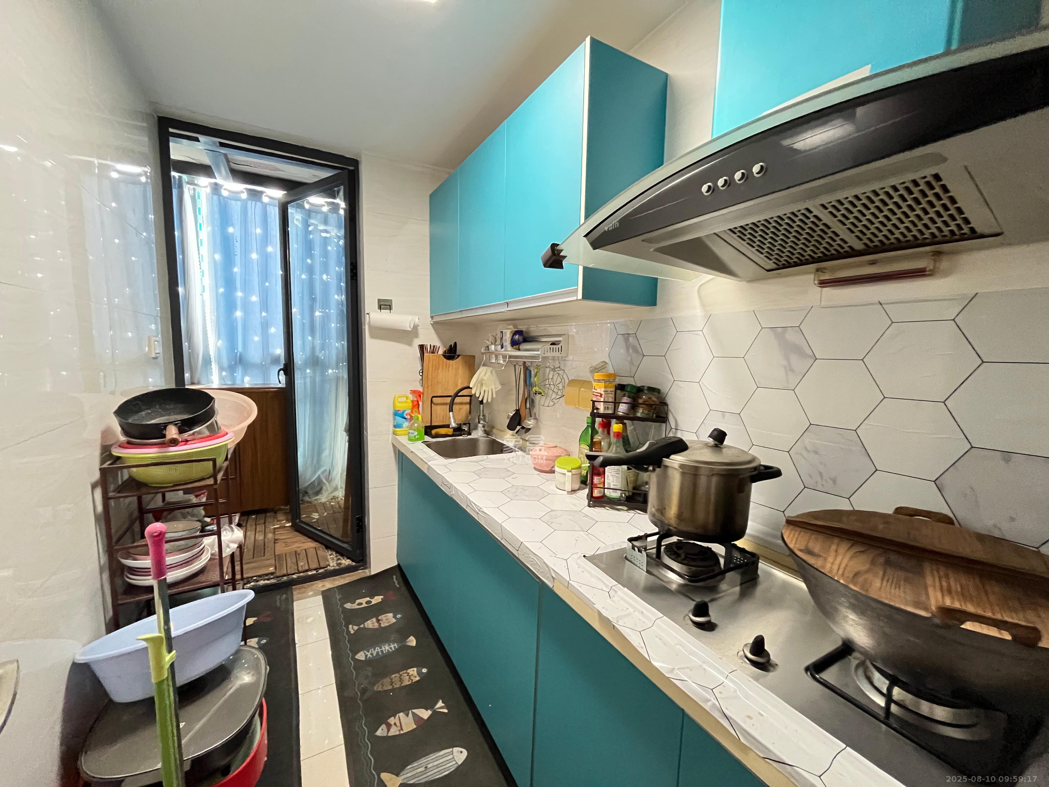 阳光100三期 3室2厅2卫 4200.0元/月 阳光100三期 3室2厅2卫 4200.0元/月室内图