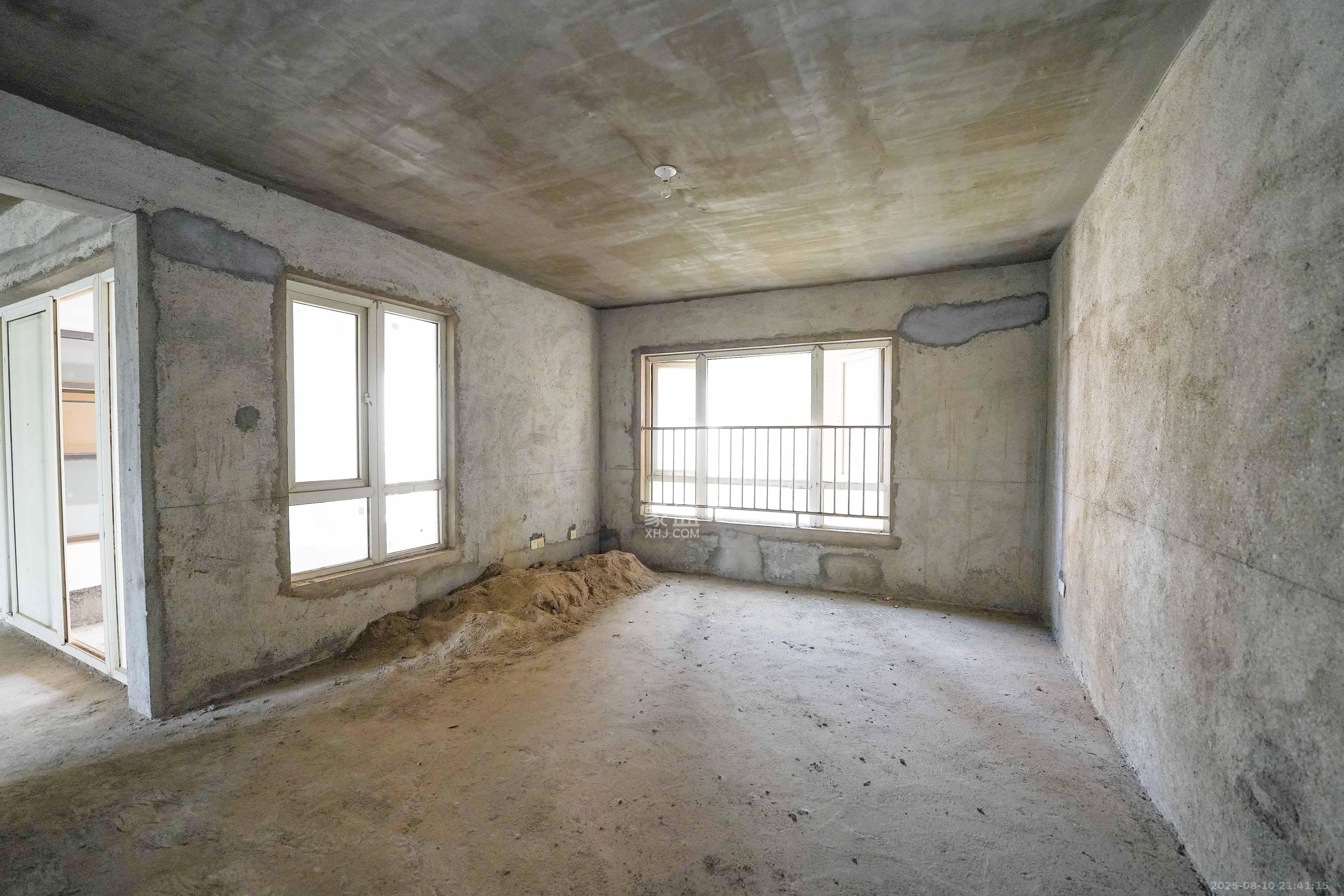 嘉华城(一期)  3室2厅2卫    126.0万 嘉华城(一期)  3室2厅2卫    126.0万客厅