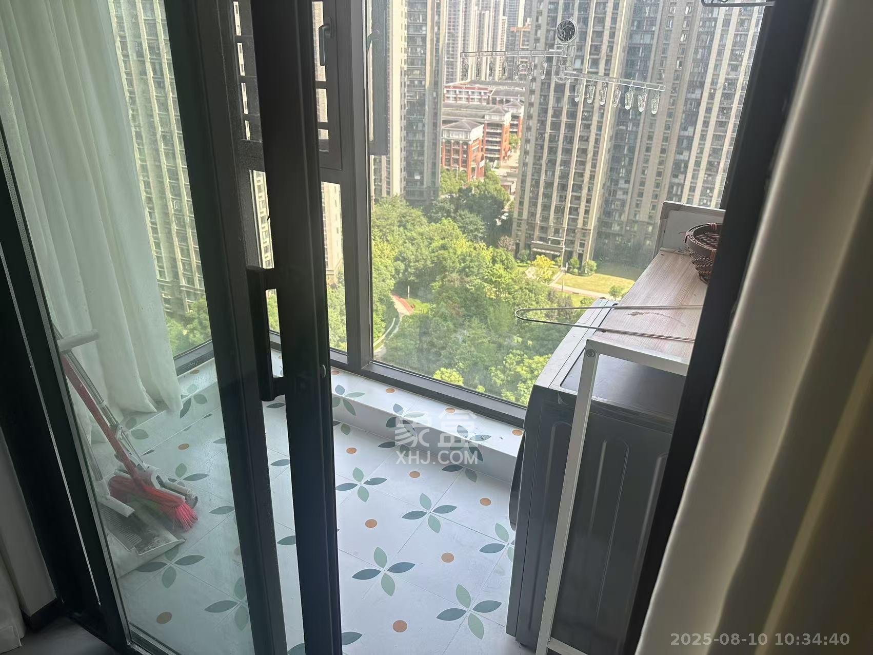 中国铁建梅溪青秀三期  4室2厅2卫   3200.00元/月