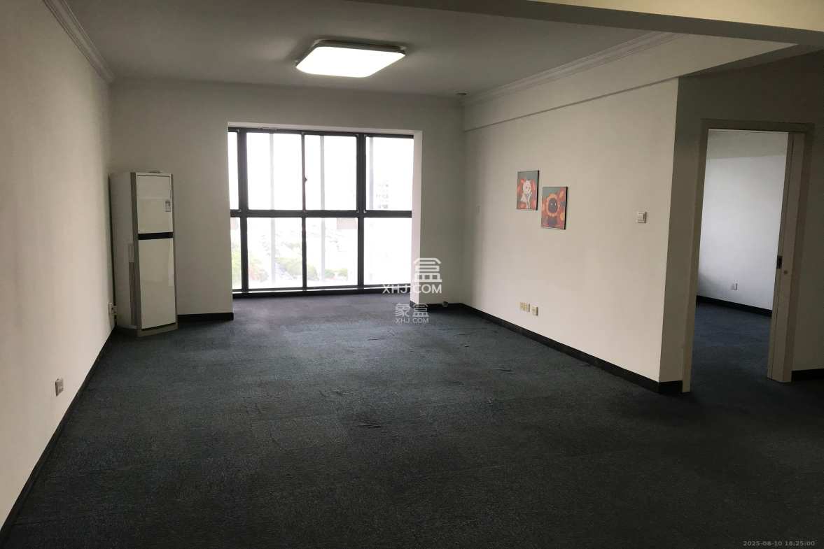 财富港湾(绿领大厦)  2室1厅1卫    2200.0元/月 财富港湾(绿领大厦)  2室1厅1卫    2200.0元/月室内图