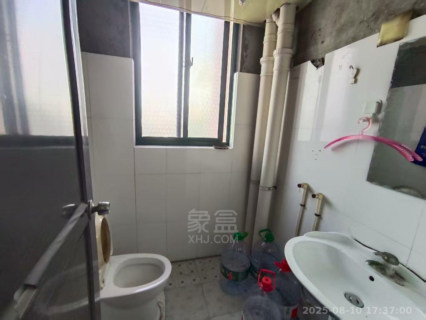 佳信小区  3室2厅1卫    800.0元/月 佳信小区  3室2厅1卫    800.0元/月室内图