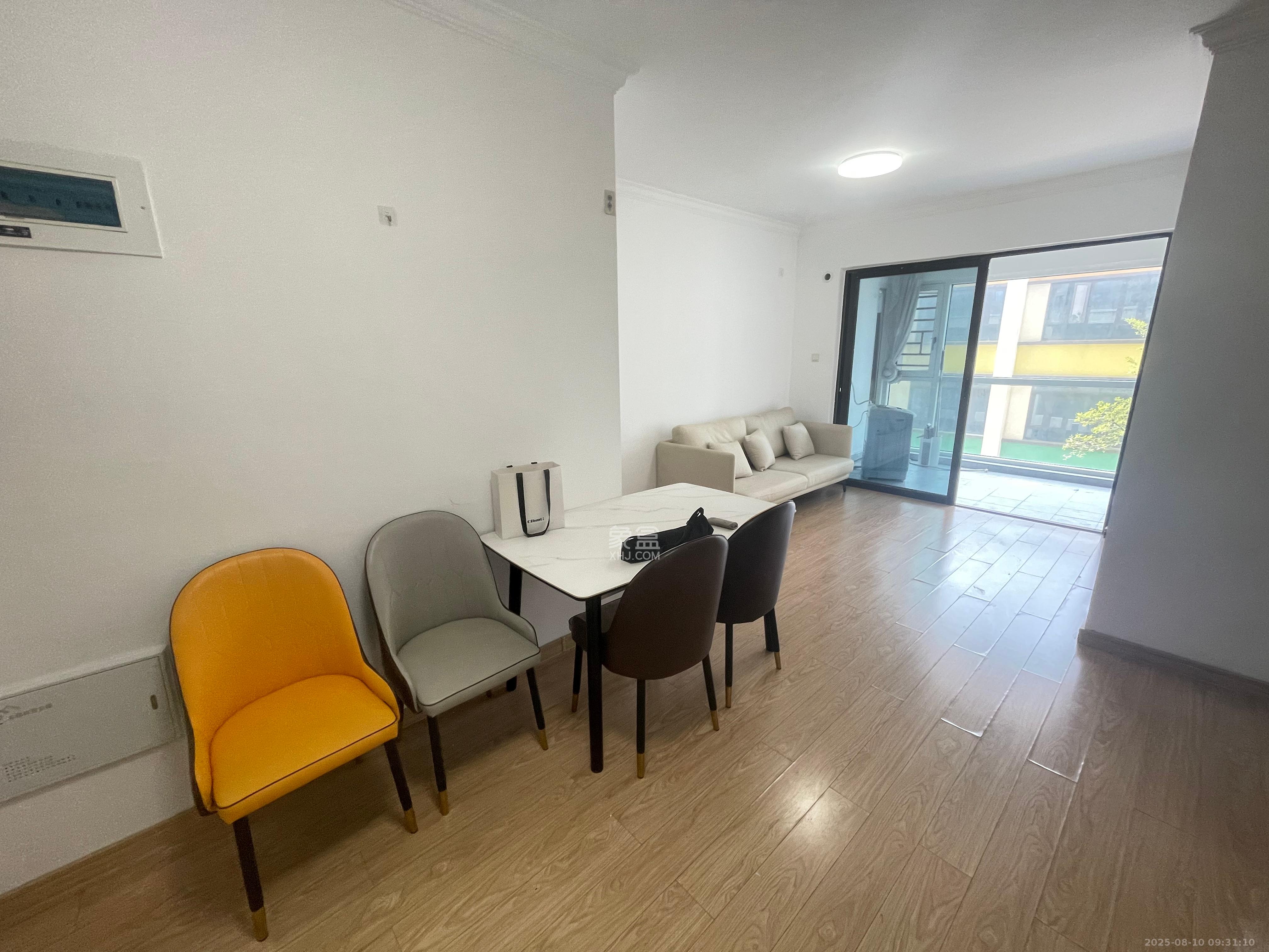 金辉优步花园 2室2厅1卫 2000.0元/月 金辉优步花园 2室2厅1卫 2000.0元/月室内图