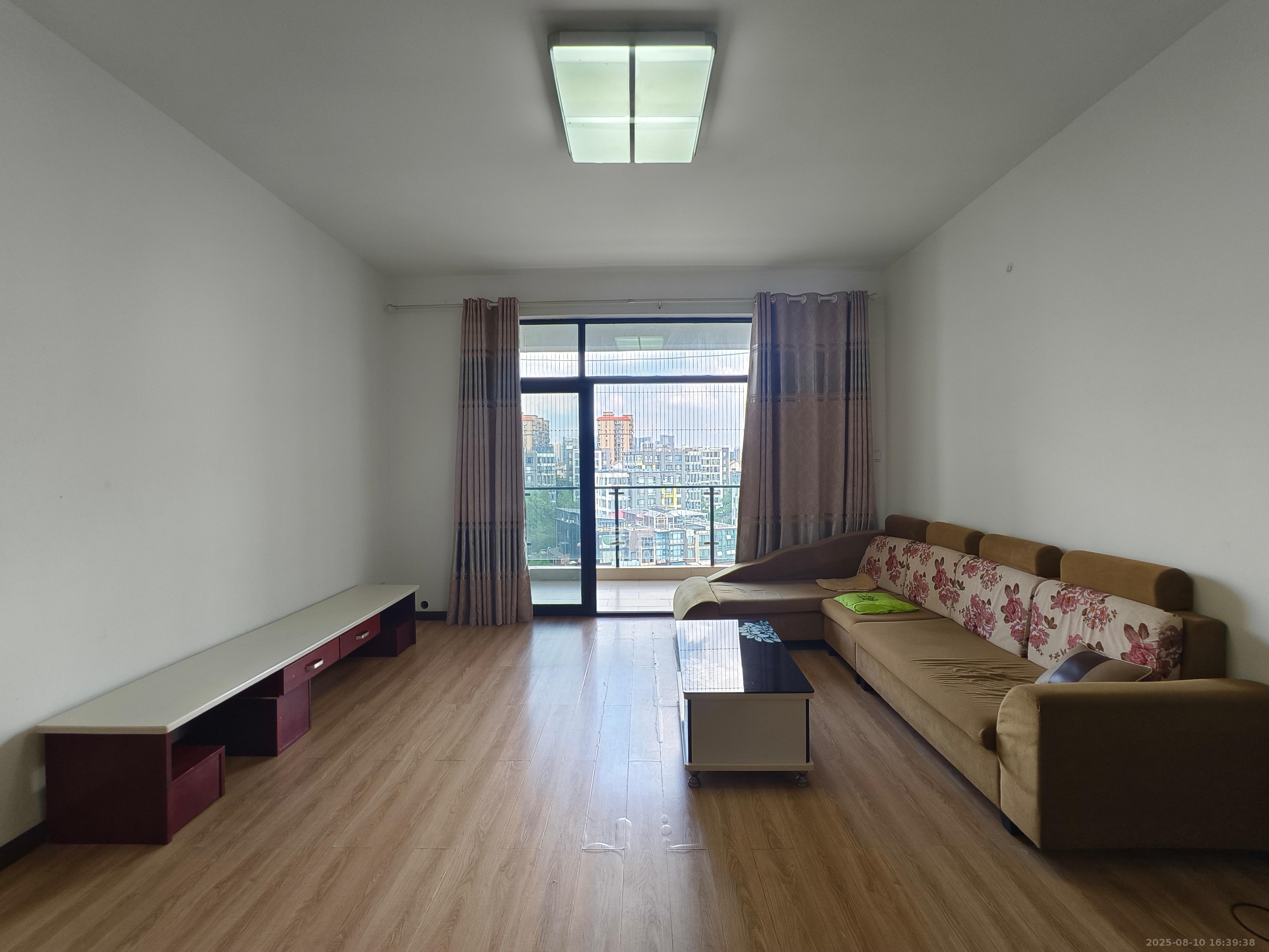 阳光100三期  3室2厅2卫   2600.00元/月室内图