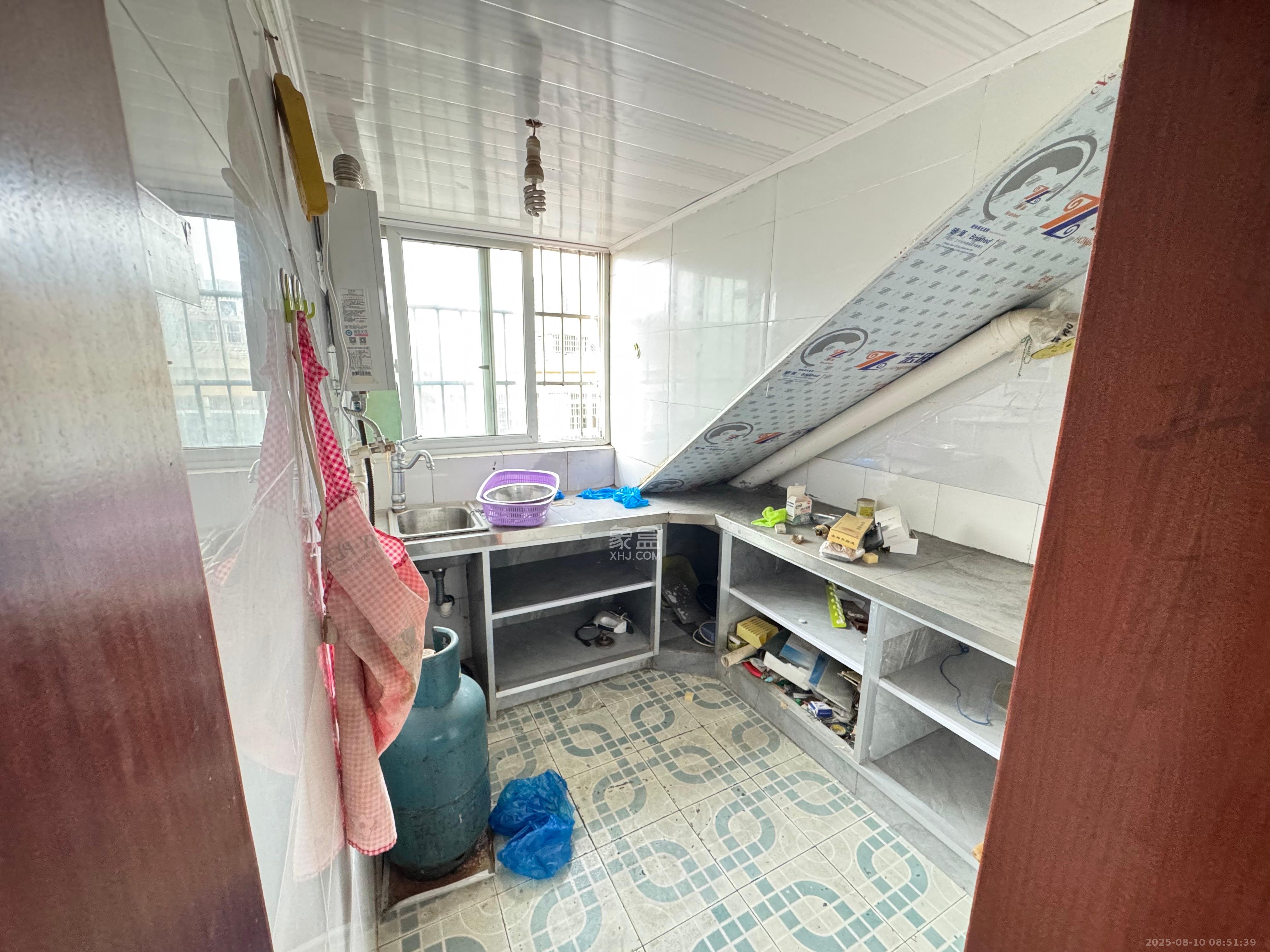 鄱阳小区  2室2厅1卫    800.0元/月 鄱阳小区  2室2厅1卫    800.0元/月室内图