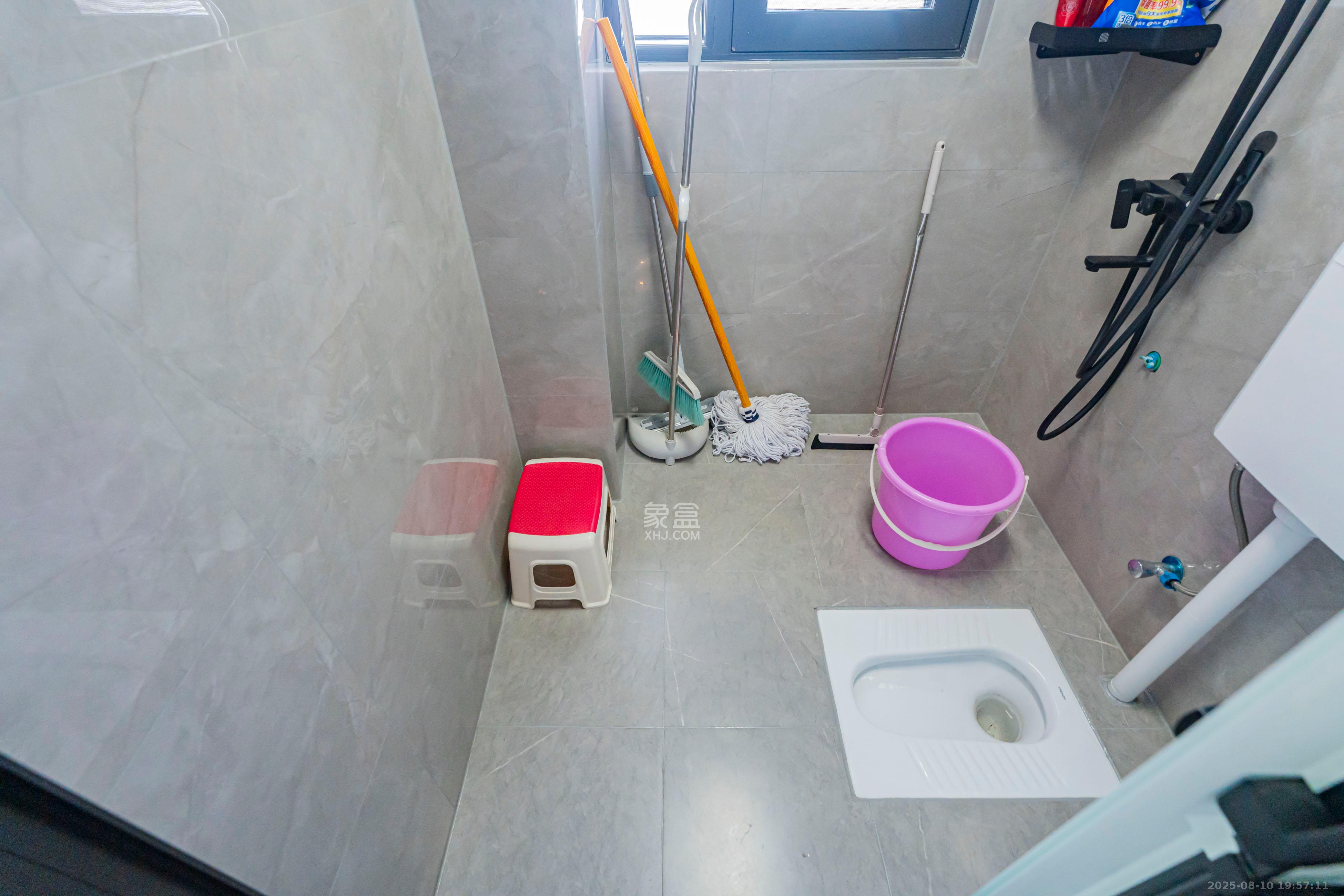 五矿沁园金城(春和景园) 4室2厅2卫 140.0万 五矿沁园金城(春和景园) 4室2厅2卫 140.0万卫生间