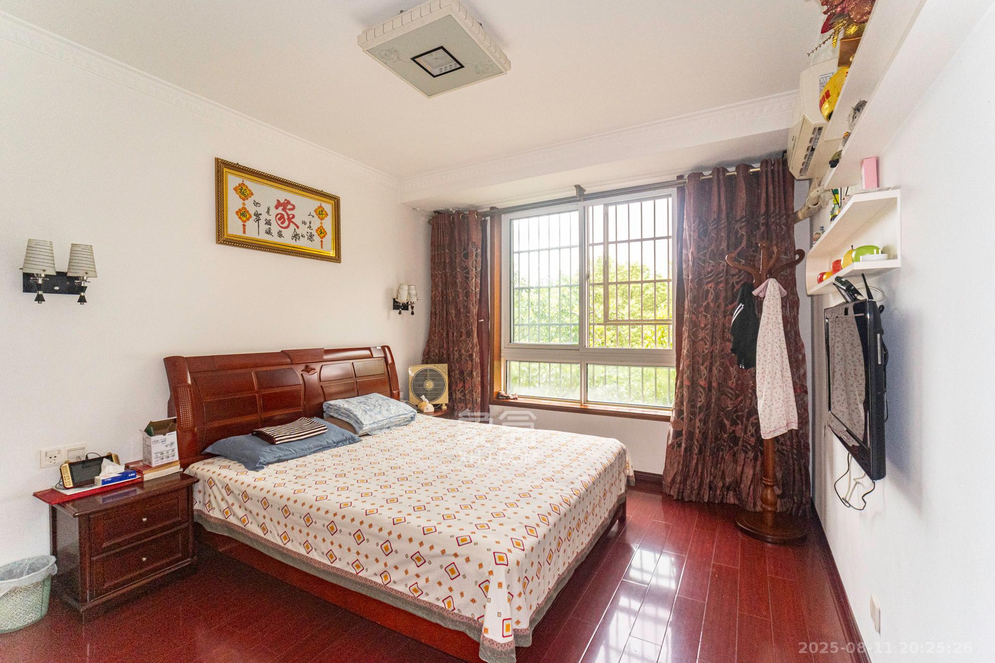 山水湾 3室2厅2卫 75.8万 山水湾 3室2厅2卫 75.8万卧室