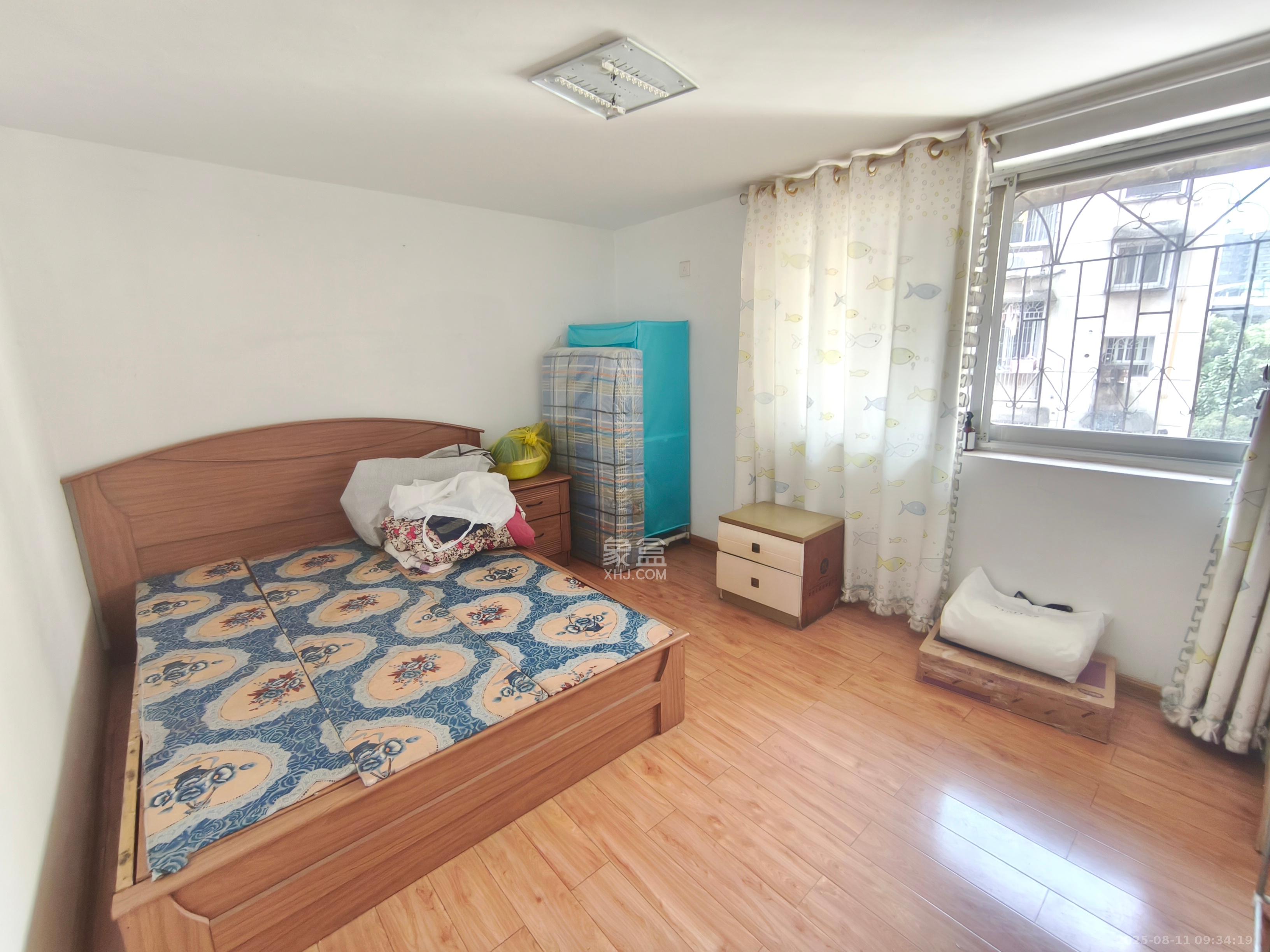 湘银公寓 5室2厅2卫 2500.0元/月 湘银公寓 5室2厅2卫 2500.0元/月室内图