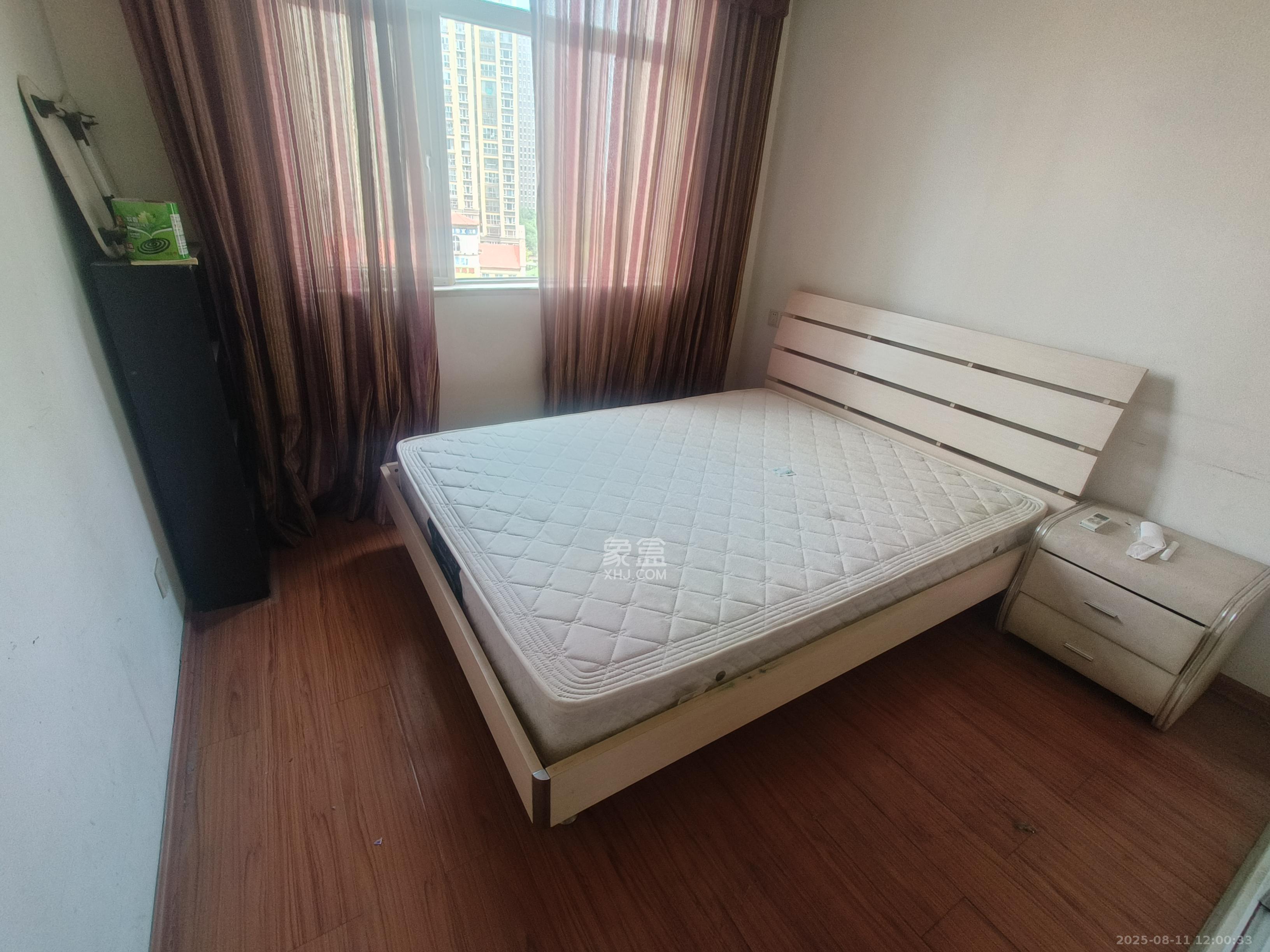 万国城(当代满庭春MOMA)一期  3室2厅2卫    2300.0元/月 万国城(当代满庭春MOMA)一期  3室2厅2卫    2300.0元/月室内图