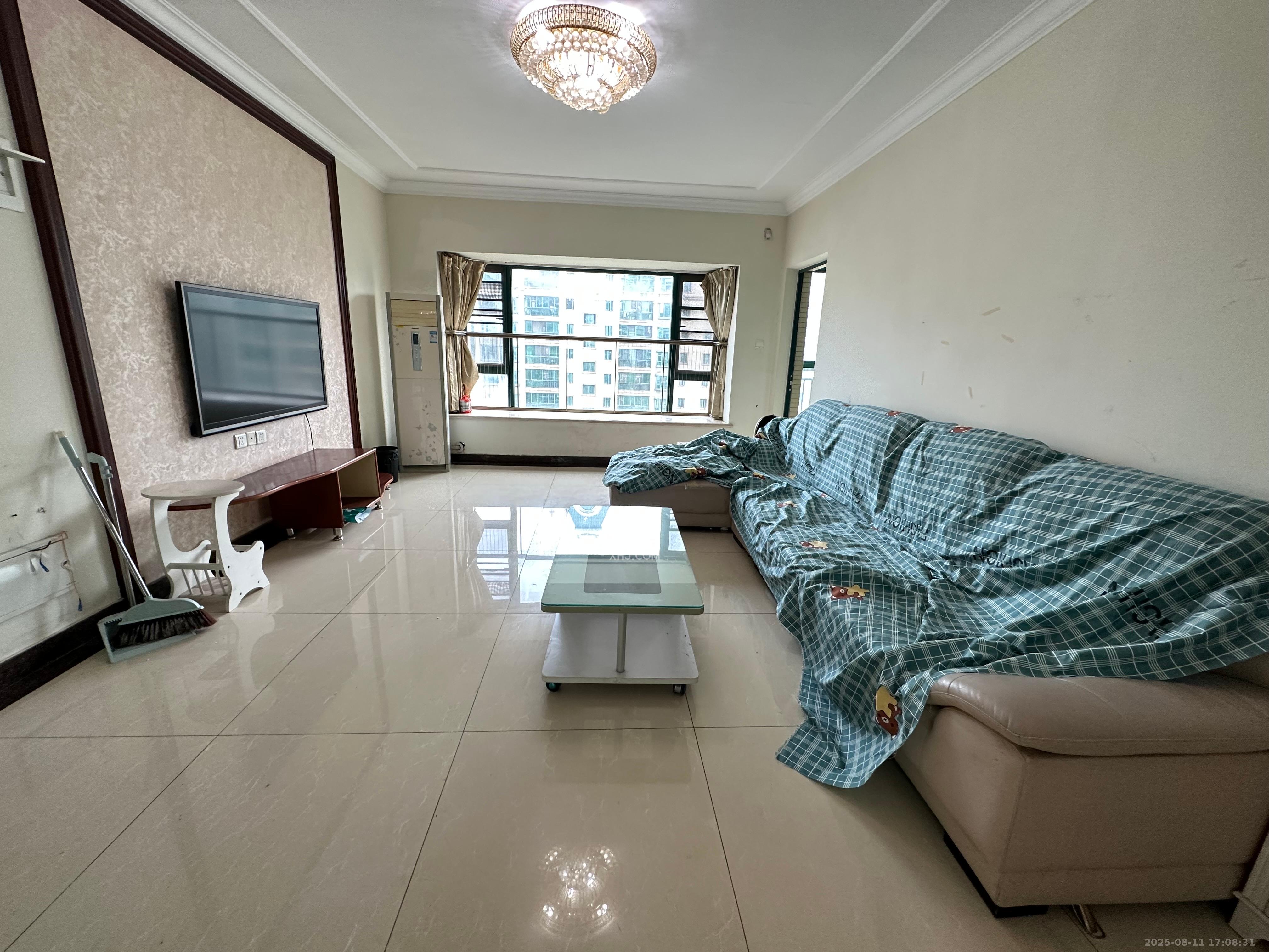 恒大华府  3室2厅2卫    3400.0元/月 恒大华府  3室2厅2卫    3400.0元/月室内图