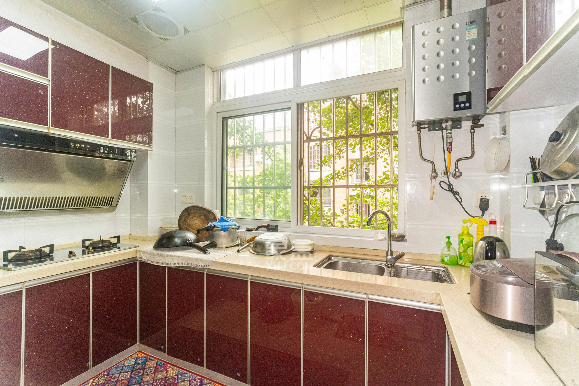 山水湾 3室2厅2卫 75.8万 山水湾 3室2厅2卫 75.8万厨房