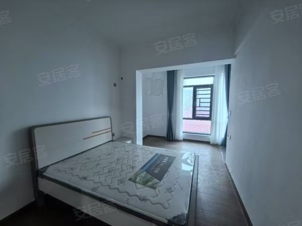 鸿星新天地  4室2厅2卫    2500.0元/月室内图