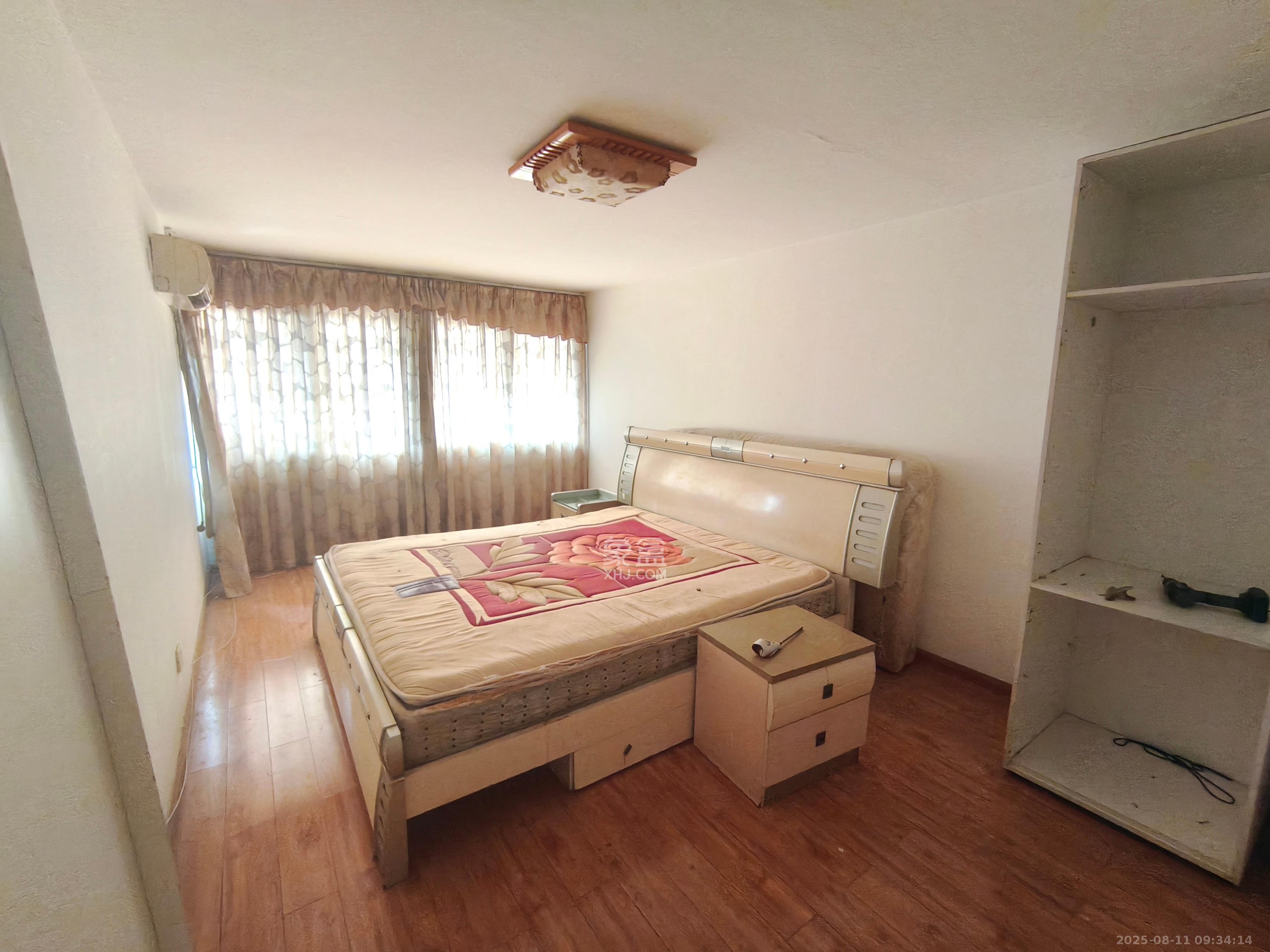 湘银公寓 5室2厅2卫 2500.0元/月 湘银公寓 5室2厅2卫 2500.0元/月室内图