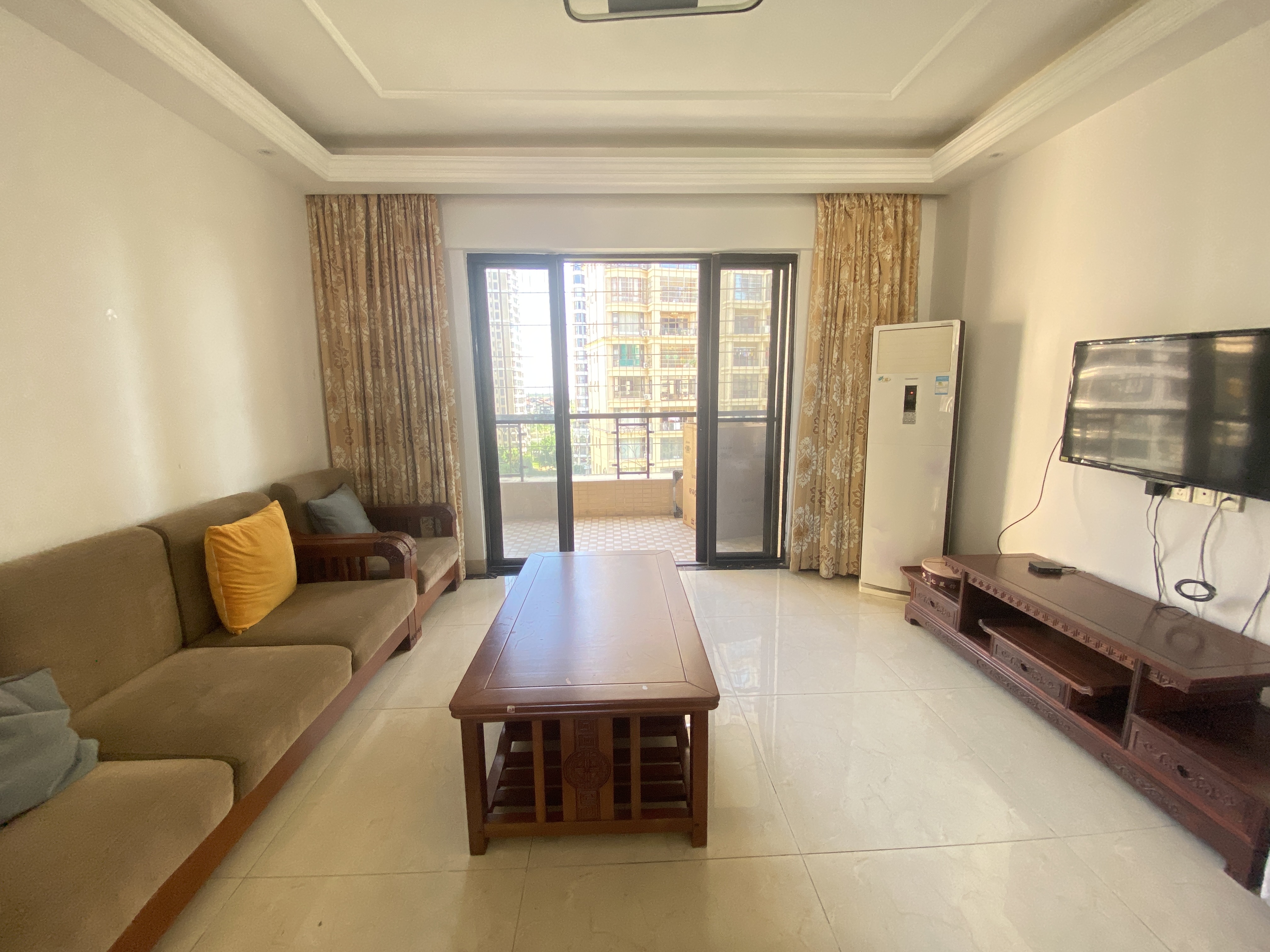 滨江帝景二期(三期) 3室2厅2卫 2700.0元/月 滨江帝景二期(三期) 3室2厅2卫 2700.0元/月室内图