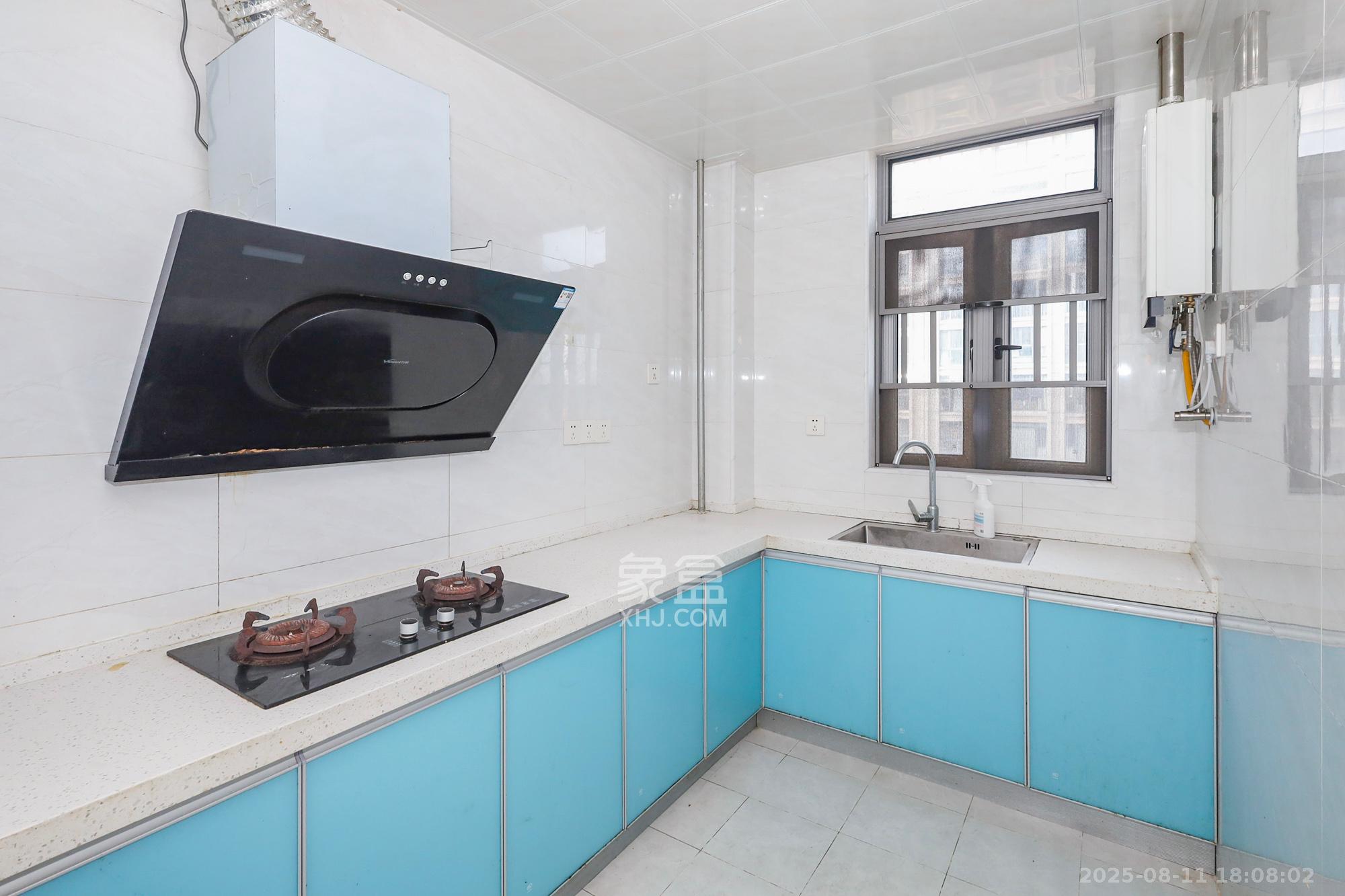 八方小区C区 3室2厅2卫 380.0万 八方小区C区 3室2厅2卫 380.0万厨房