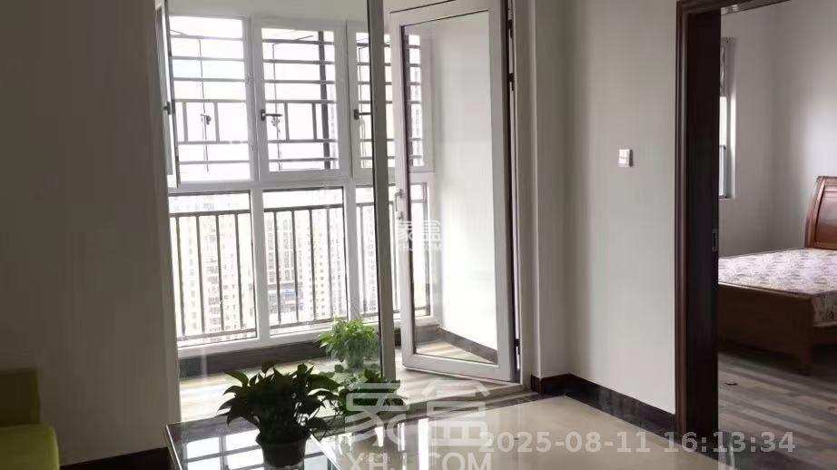 芙蓉万国城MOMA(卓越汇富苑)  4室2厅2卫    1800.0元/月 芙蓉万国城MOMA(卓越汇富苑)  4室2厅2卫    1800.0元/月室内图