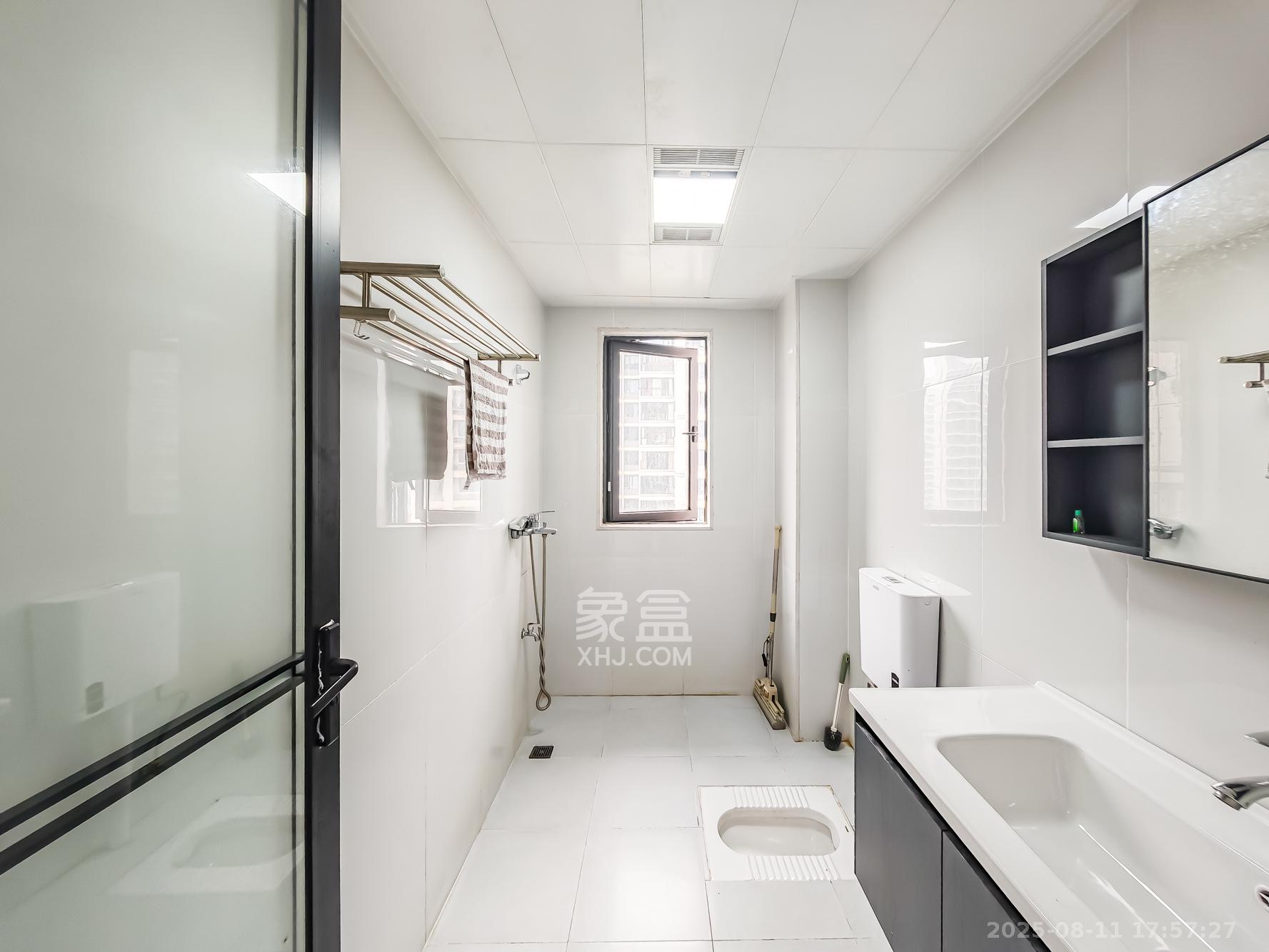 长沙北中心保利时代B区  4室2厅2卫    168.0万卫生间