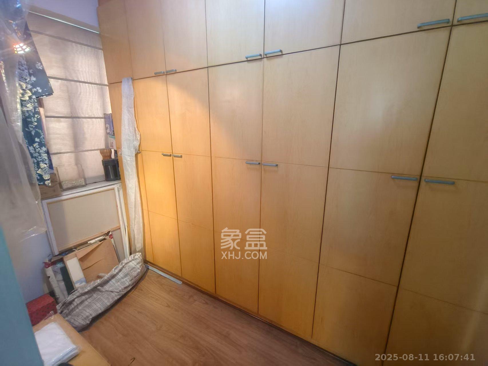 学院新村  4室2厅2卫   4000.00元/月室内图