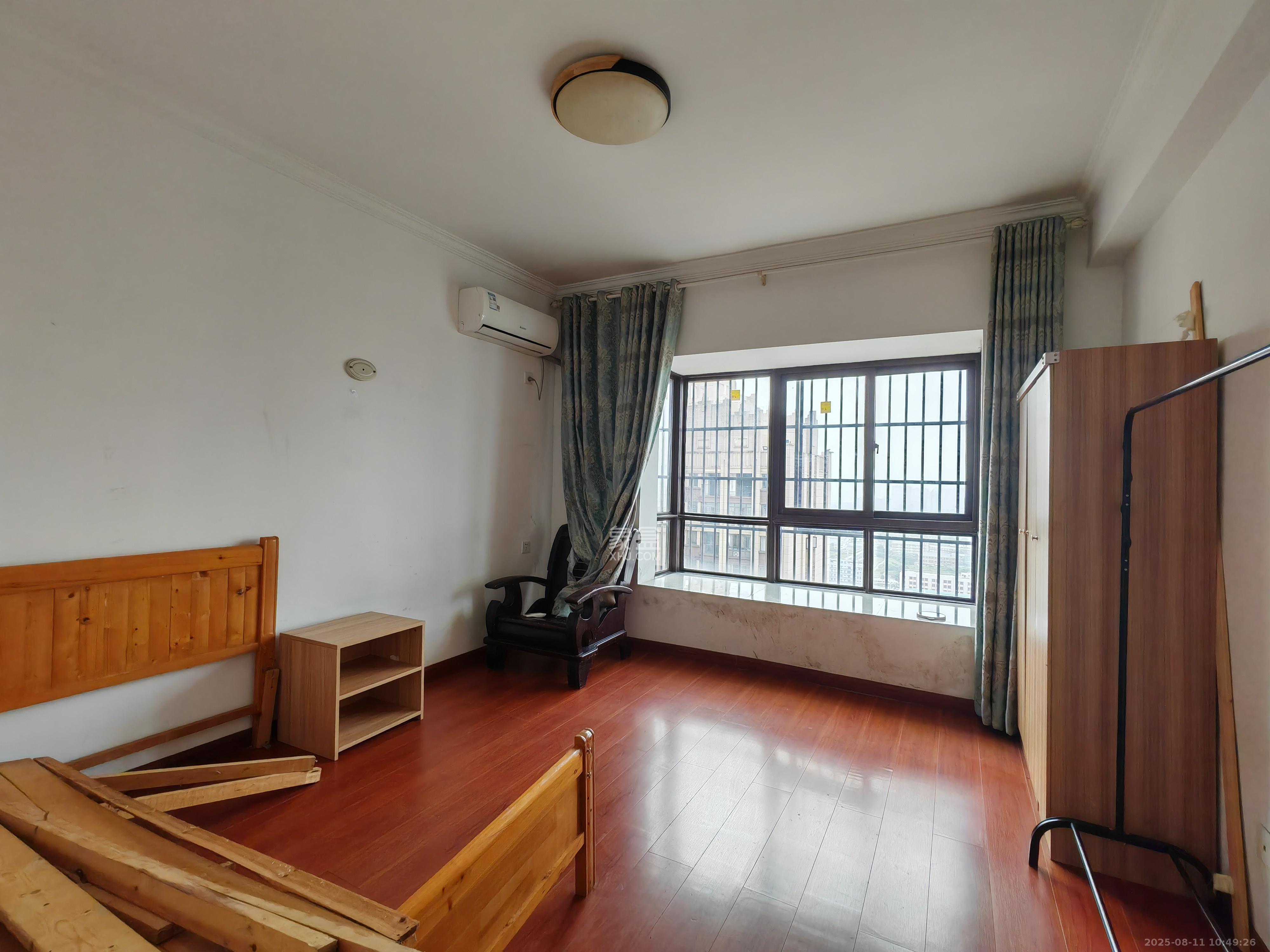 东方美地  4室2厅2卫   2800.00元/月室内图