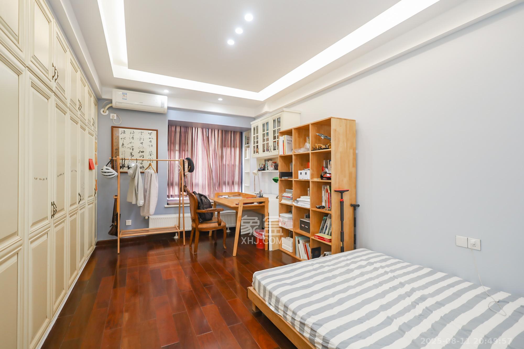 西山汇景一、二期  3室2厅2卫    196.0万卧室