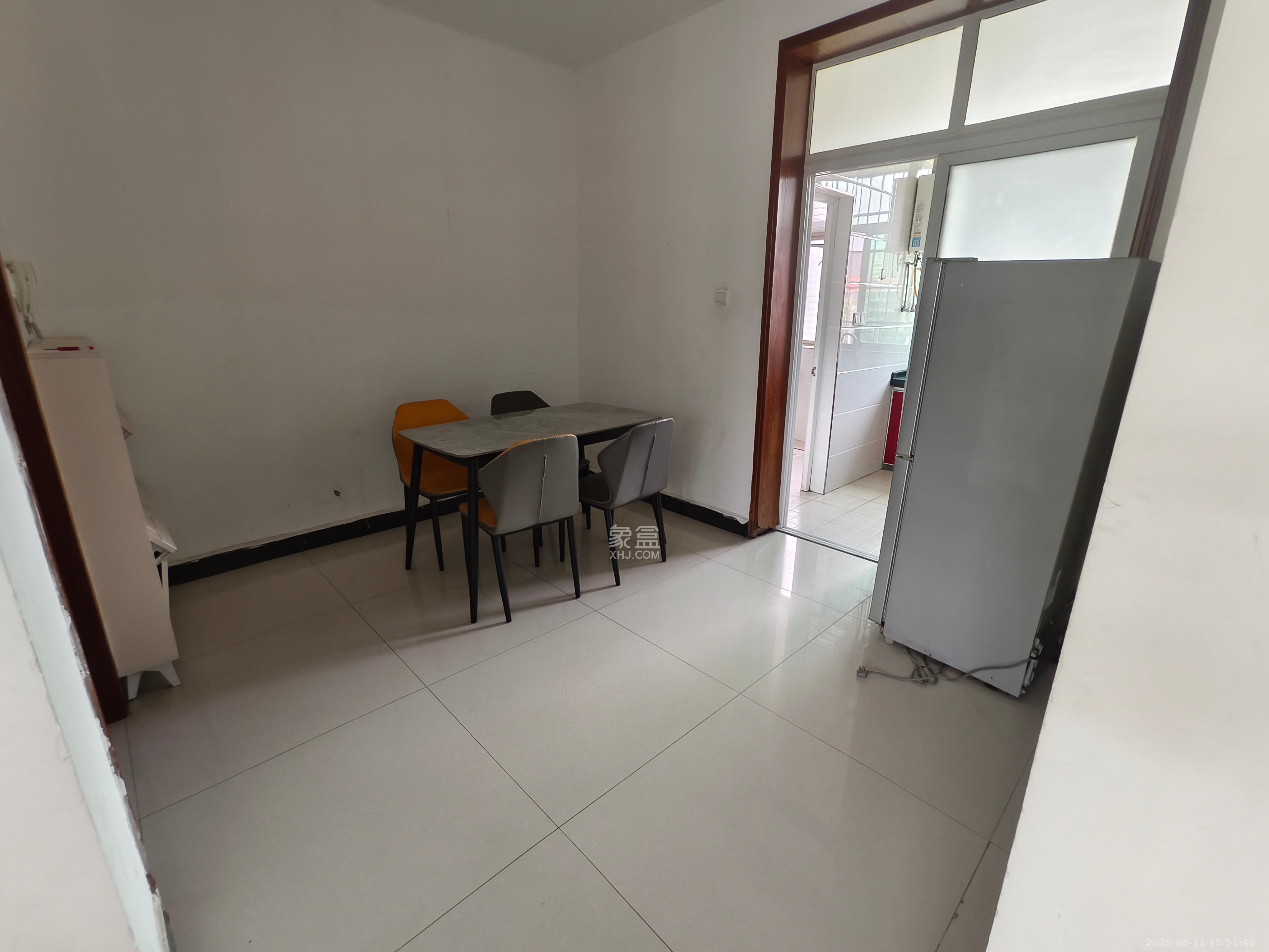 金桂小区一期 3室2厅1卫 1400.0元/月 金桂小区一期 3室2厅1卫 1400.0元/月室内图